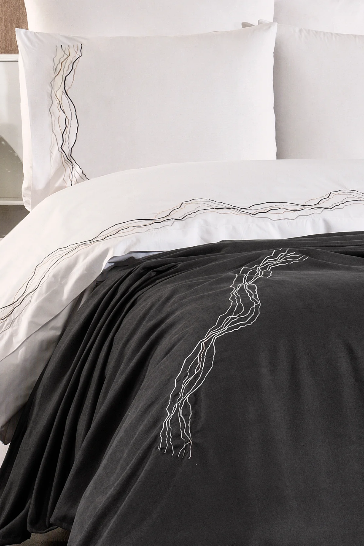 Marbelle %100 Pamuk Mermer Desen Nakışlı, Pike Yatak Örtülü 7 Parça Çift Kişilik Nevresim Takımı Gri