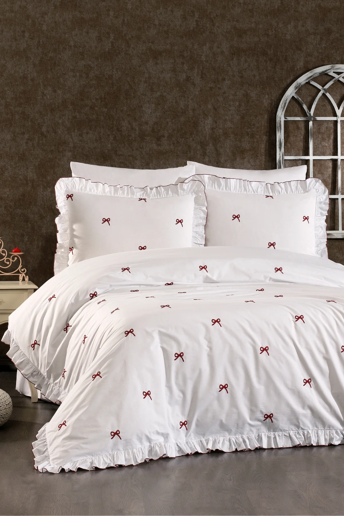 Aurelia %100 Pamuk Fırfırlı, Fiyonk Desen Nakışlı 6 Parça Premium Çift Kişilik Nevresim Takımı Bordo