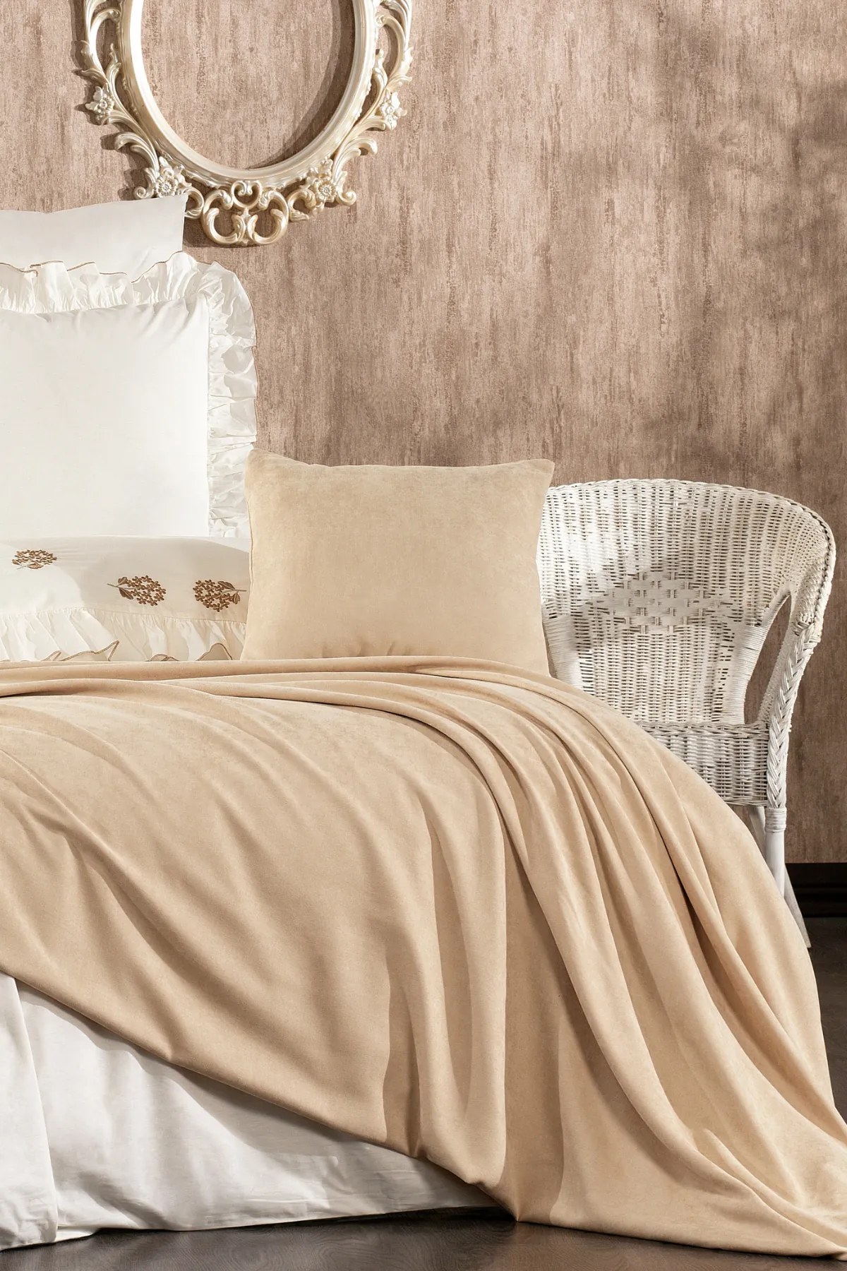 Belora %100 Pamuk Tomurcuklu Çiçek Nakışlı, Fırfırlı, Pikeli 6 Parça Tek Kişilik Nevresim Takımı Bej