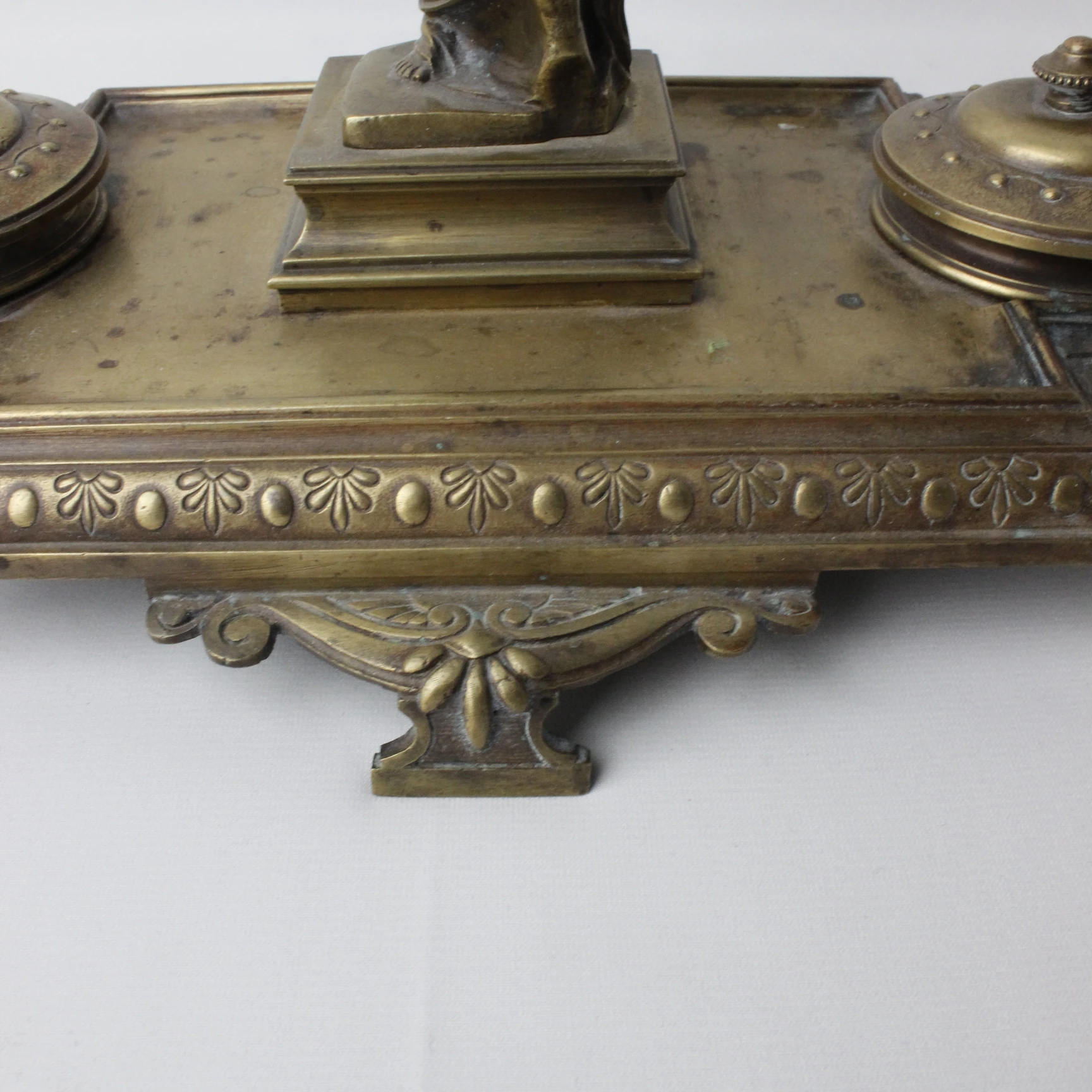 Asırlık Bronz Malzemeden Kadın Heykelli Hokka Takımı 