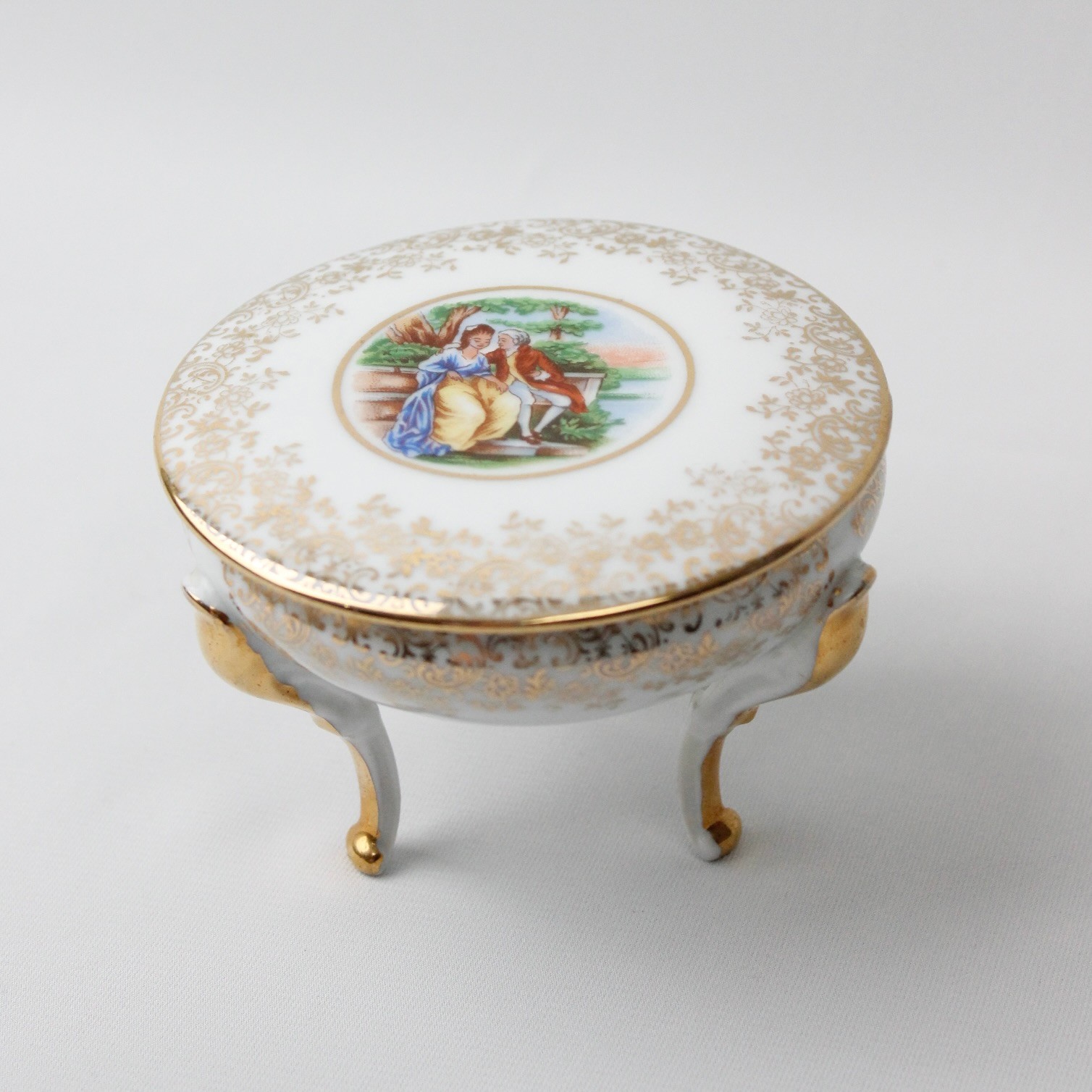 Limoges France Marka Fragonard Desenli Üç Ayaklı Antika Bonboniyer 