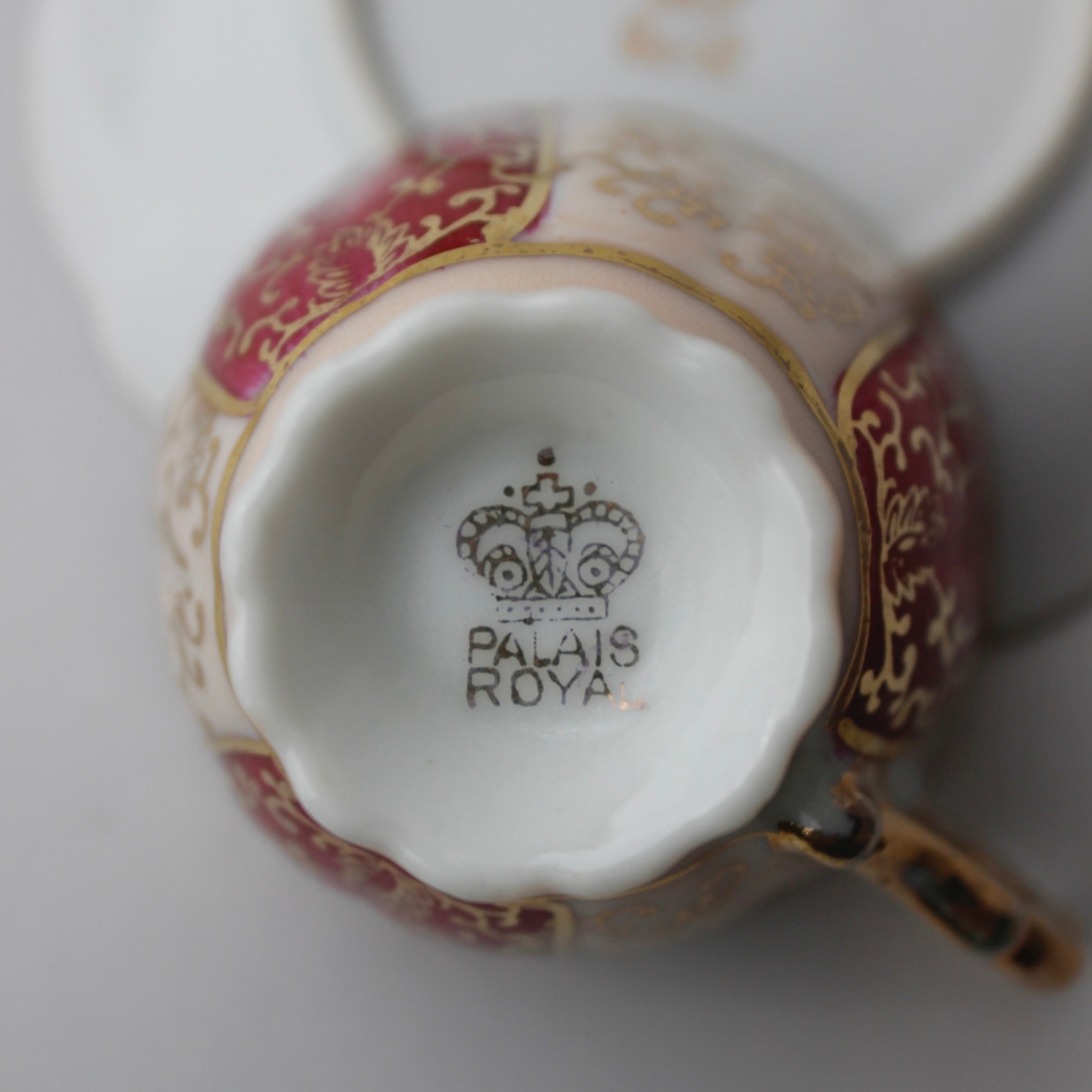 Palais Royal İmalat Damgalı Altın Yaldızlı El Boyama Kahve Fincanı