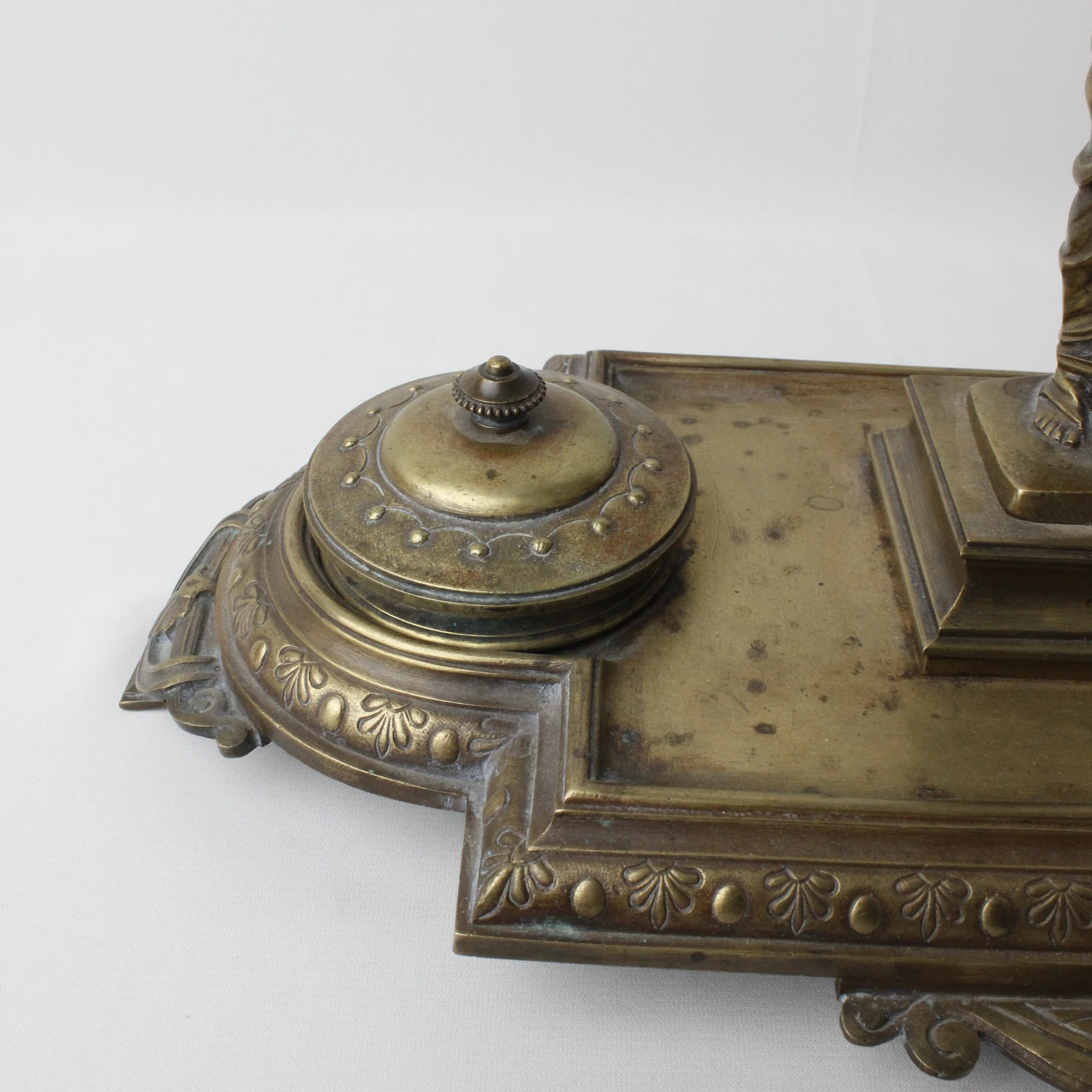 Asırlık Bronz Malzemeden Kadın Heykelli Hokka Takımı 