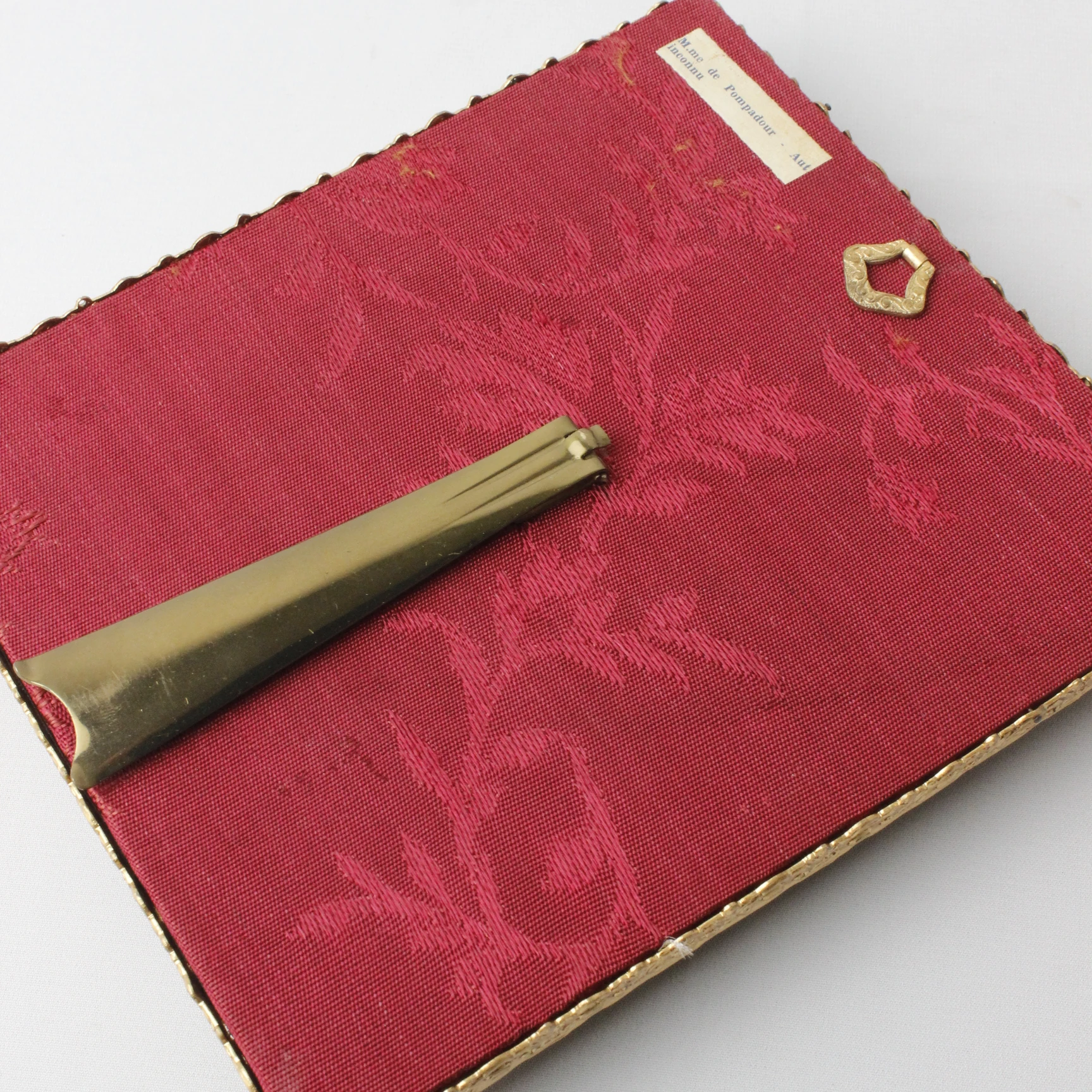 Bronz Çerçevesinde Fil Dişi Üzeri El Boyama Asırlık Sanatçı İmzalı Kadın Portresi 