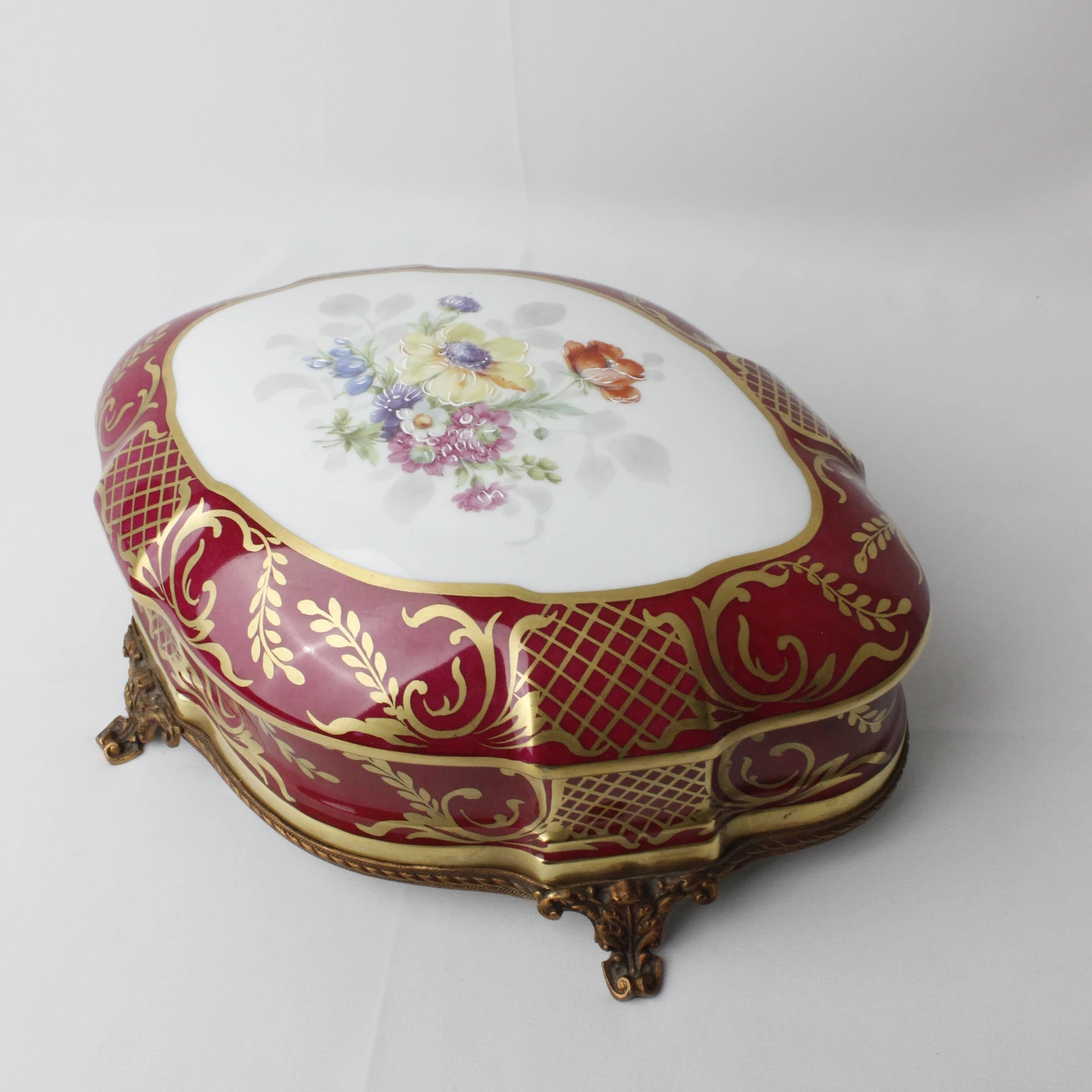 Limoges France Dev Boy Çiçek Motifli El Boyama Porselen Kutu 