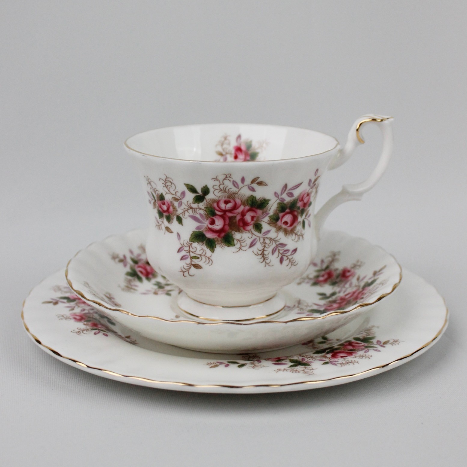 Royal Albert Marka Lavander Love Serisi Trio Fincan 