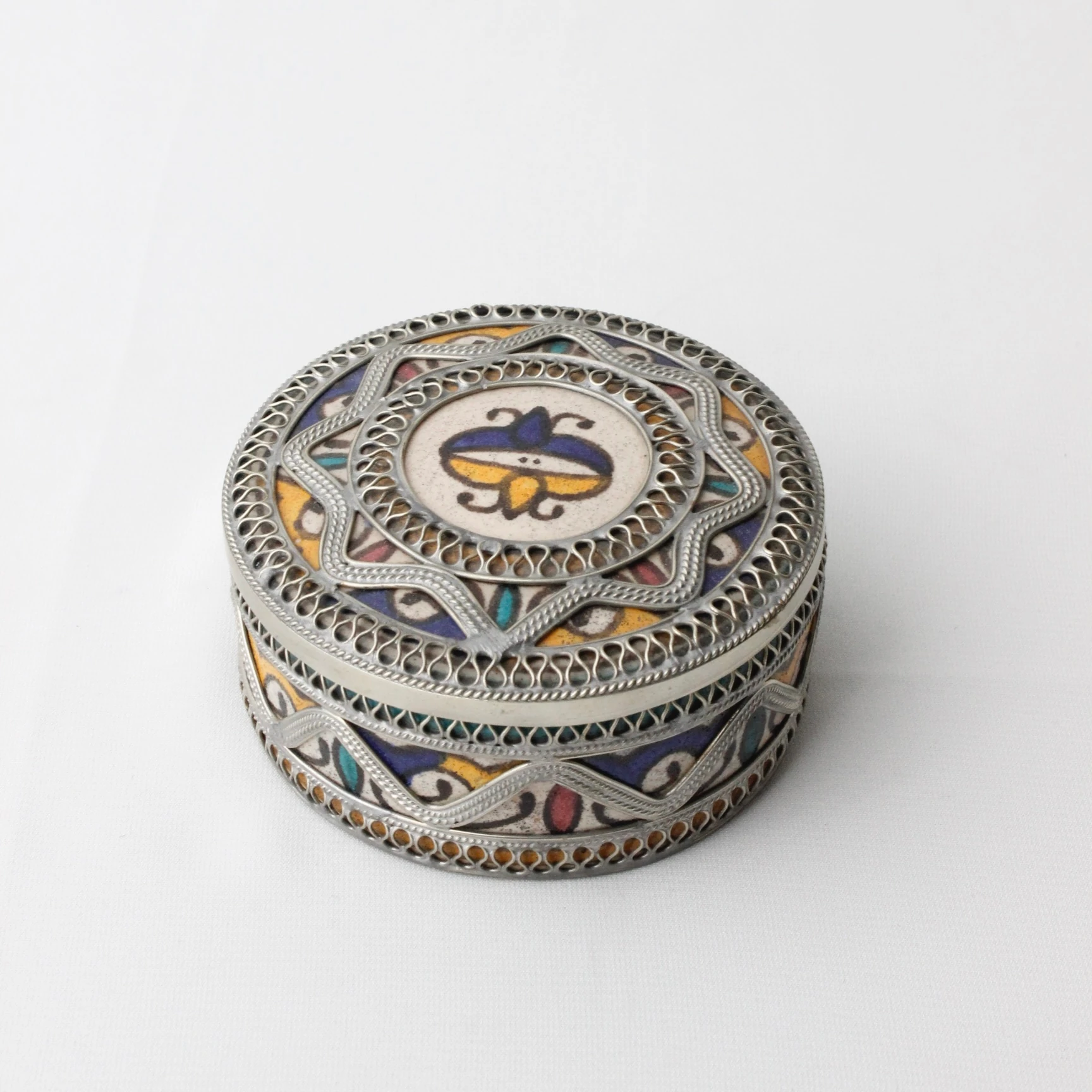 Sanatçı İmzalı El Boyama Metal Kafesli Seramik Fas Mücevher Kutusu