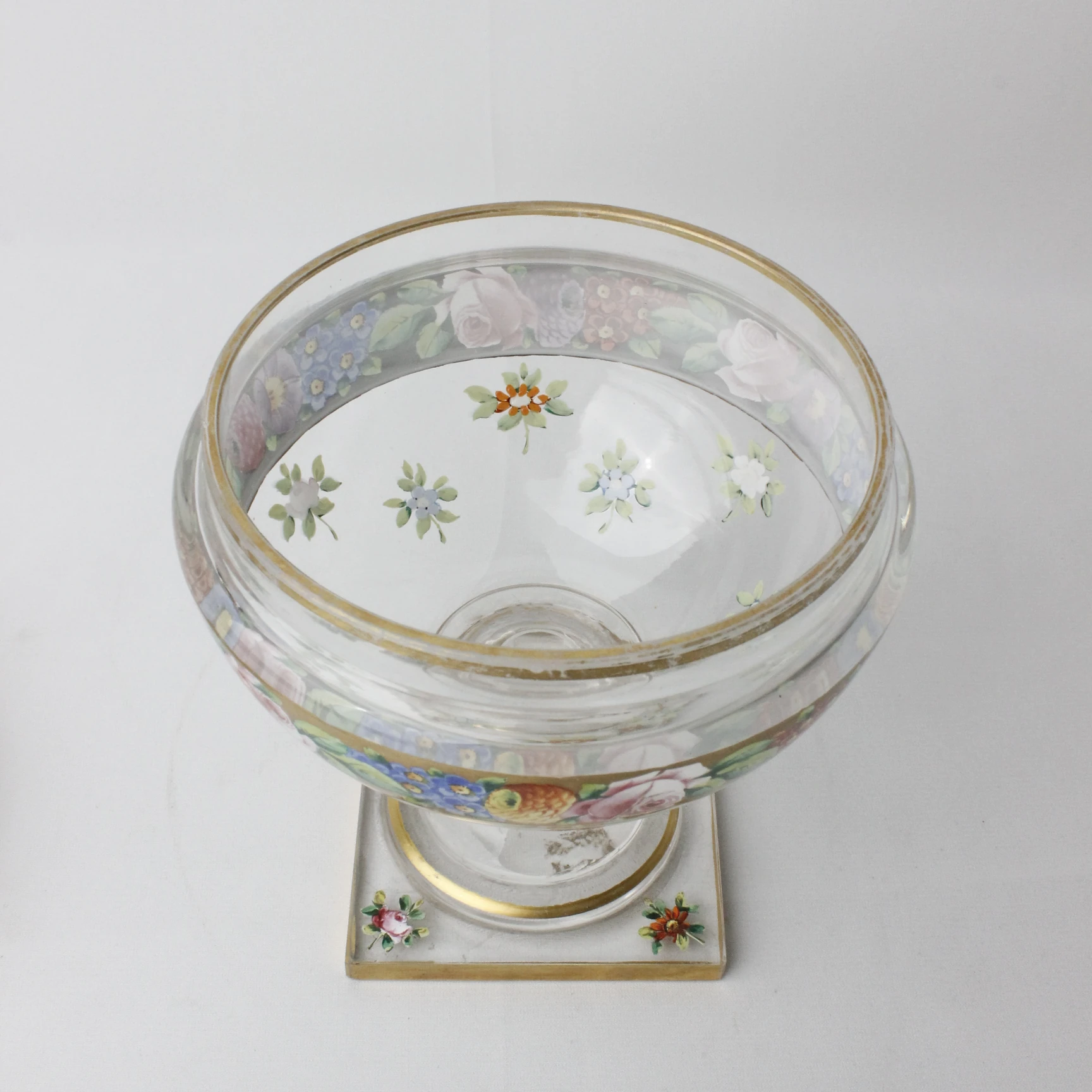 Kusursuz  Pedestal Ayaklı El Boyama Altın Varaklı Çiçek Motifli Cam Şekerlik 