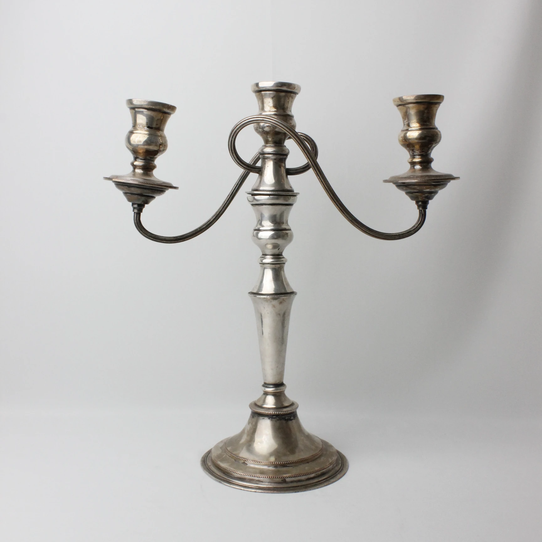 İngiliz Gümüş Kaplama Üç Kollu Kusursuz Şamdan