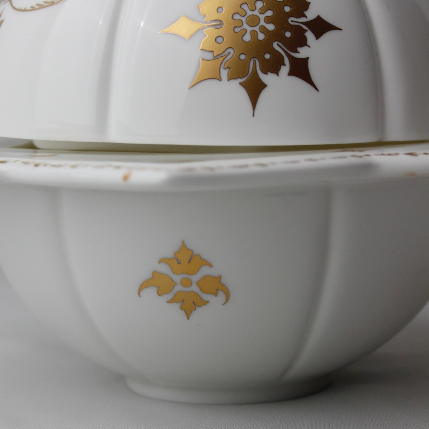 Villeroy&Boch Altın Yaldızlı Yıldız Formunda Kusursuz Şekerlik