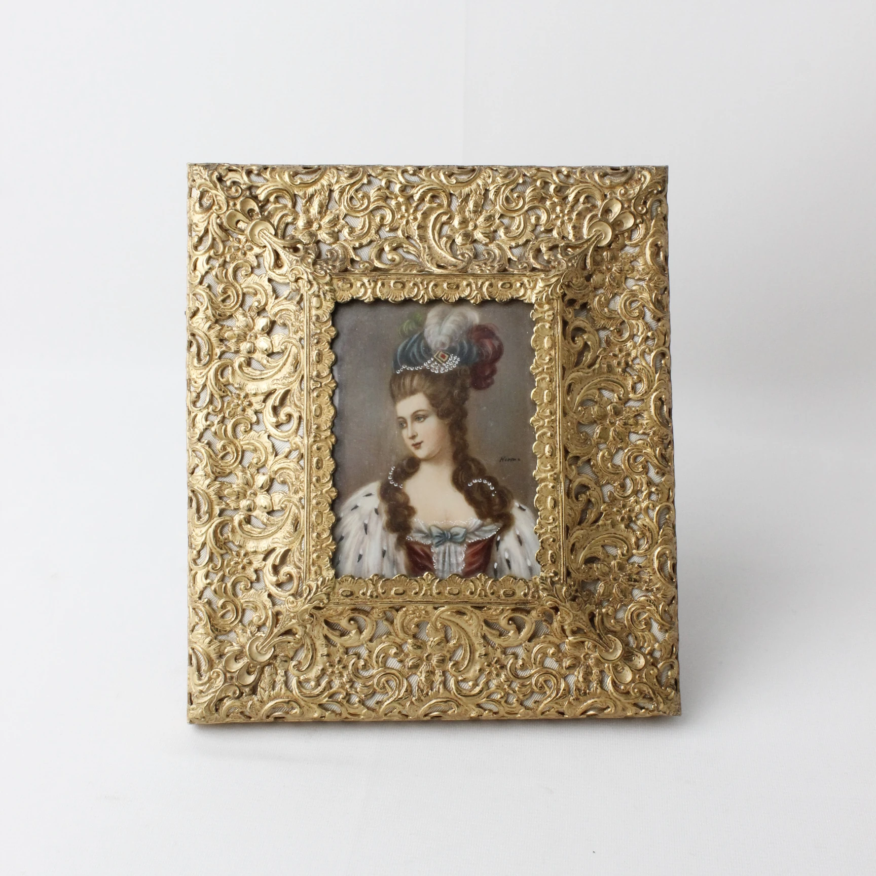 Bronz Çerçevesinde Fil Dişi Üzeri El Boyama Asırlık Sanatçı İmzalı Kadın Portresi 