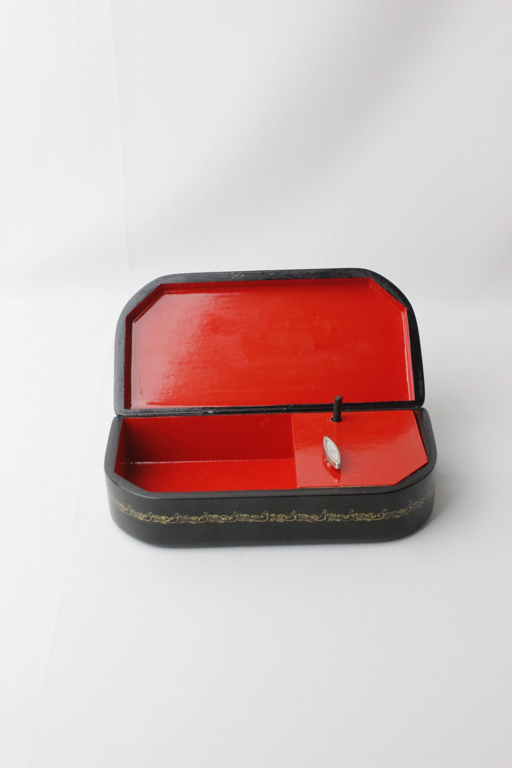 Laternalı El Boyama Ahşap Mücevher Kutusu 