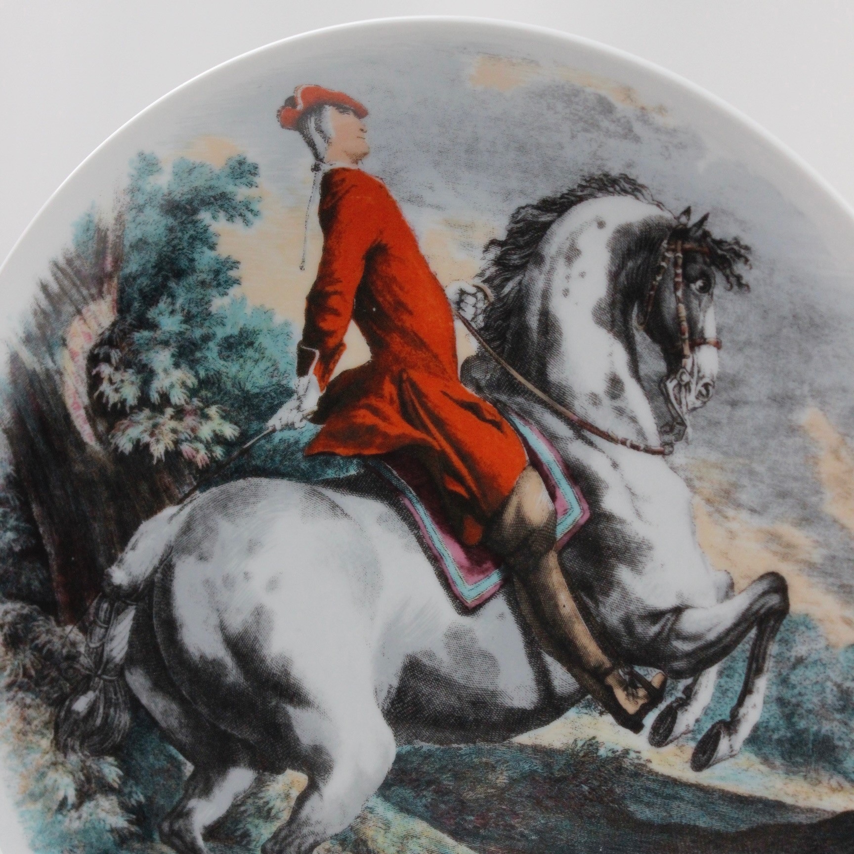 Kaiser Marka 28 cm Çapında İhtişamlı At Temalı  Antika Duvar Tabağı 
