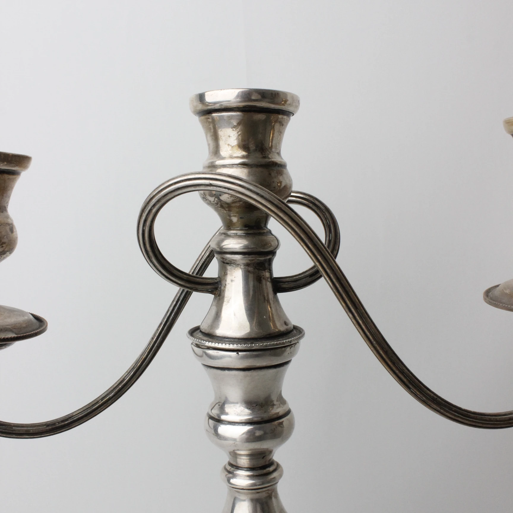 İngiliz Gümüş Kaplama Üç Kollu Kusursuz Şamdan