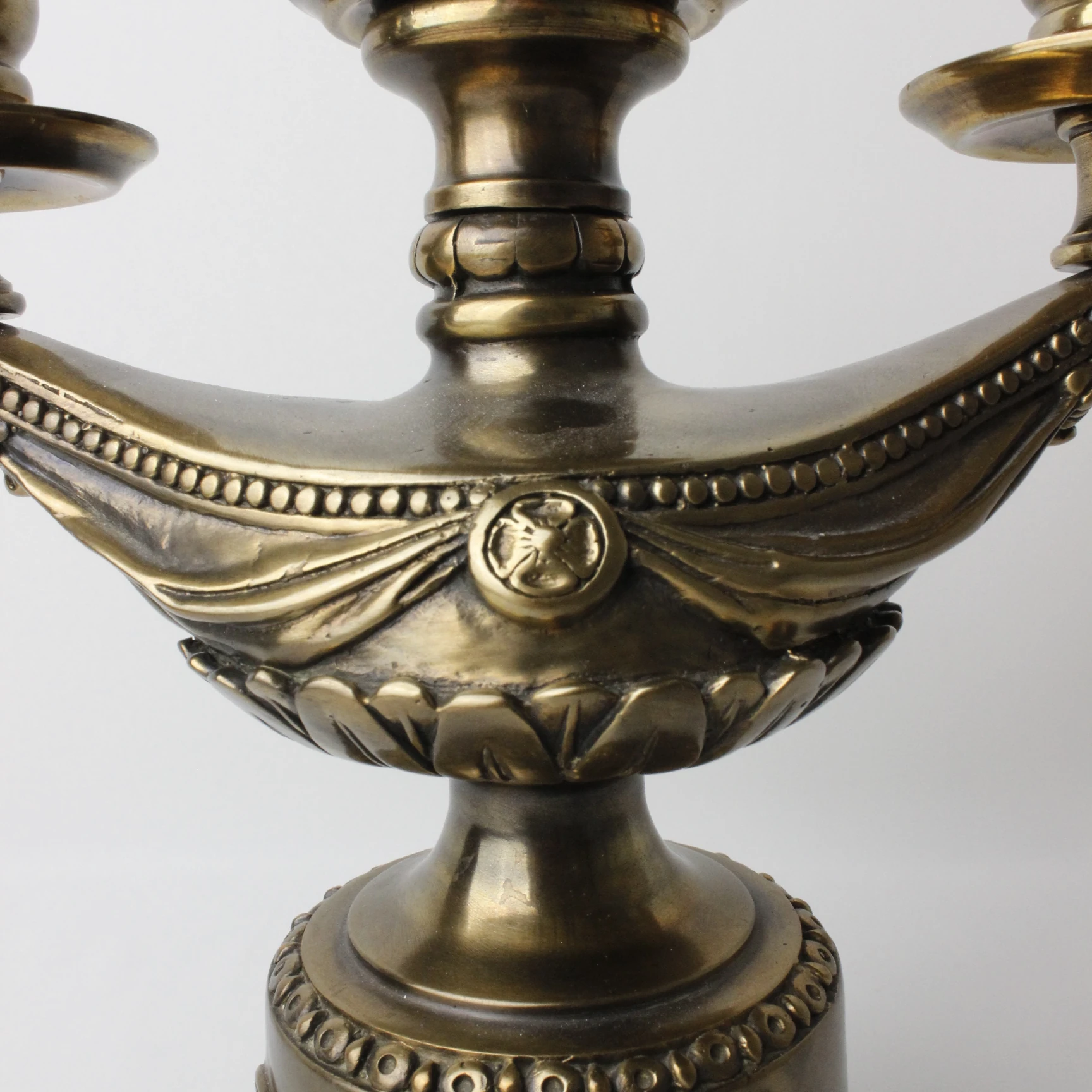 Bronz Malzemeden Mermer Kaideli Üç Kollu Kusursuz Şamdan 