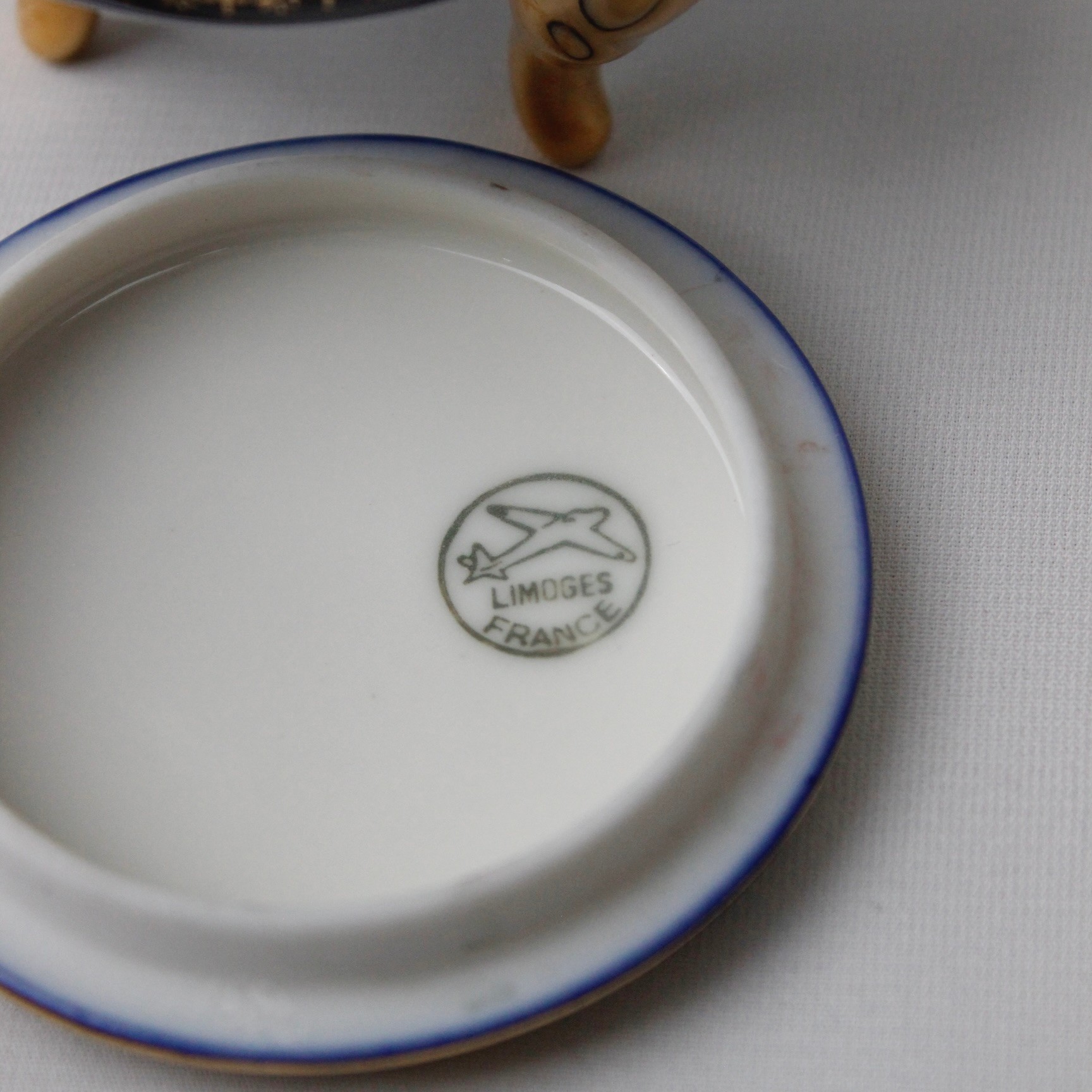 Limoges France Marka Kobalt 3 Ayaklı Fragonard Desenli Antika Bonboniyer 