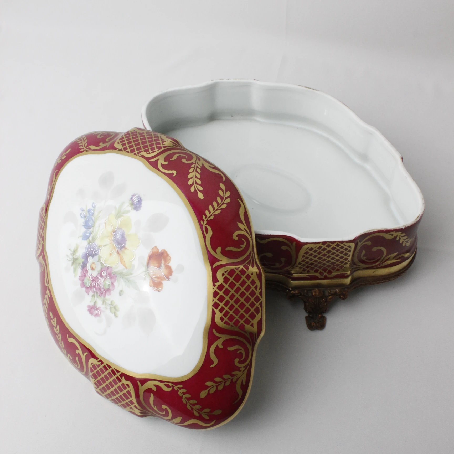 Limoges France Dev Boy Çiçek Motifli El Boyama Porselen Kutu 