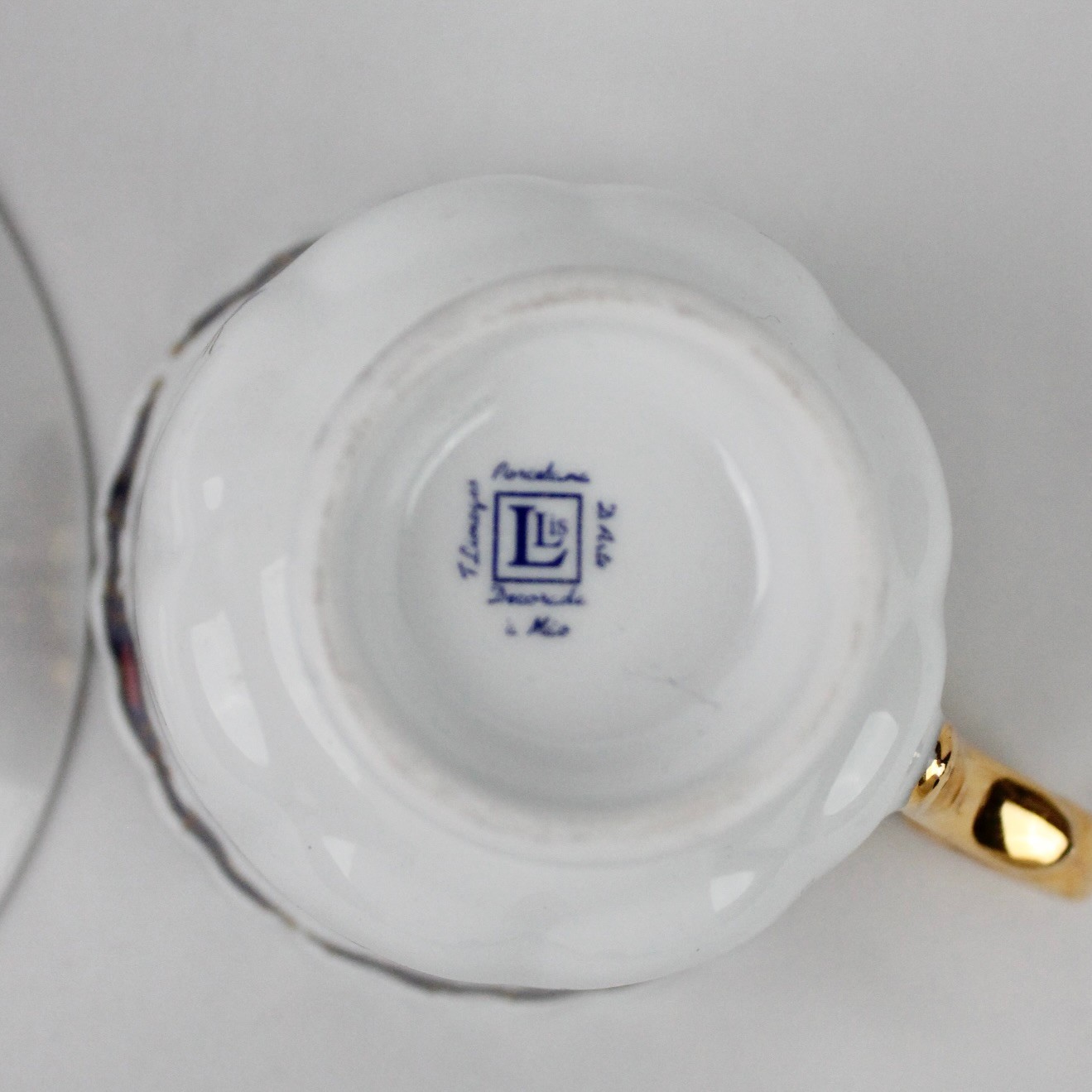 Limoges Marka Çiçek Motifli Antika Kahve Fincanı 