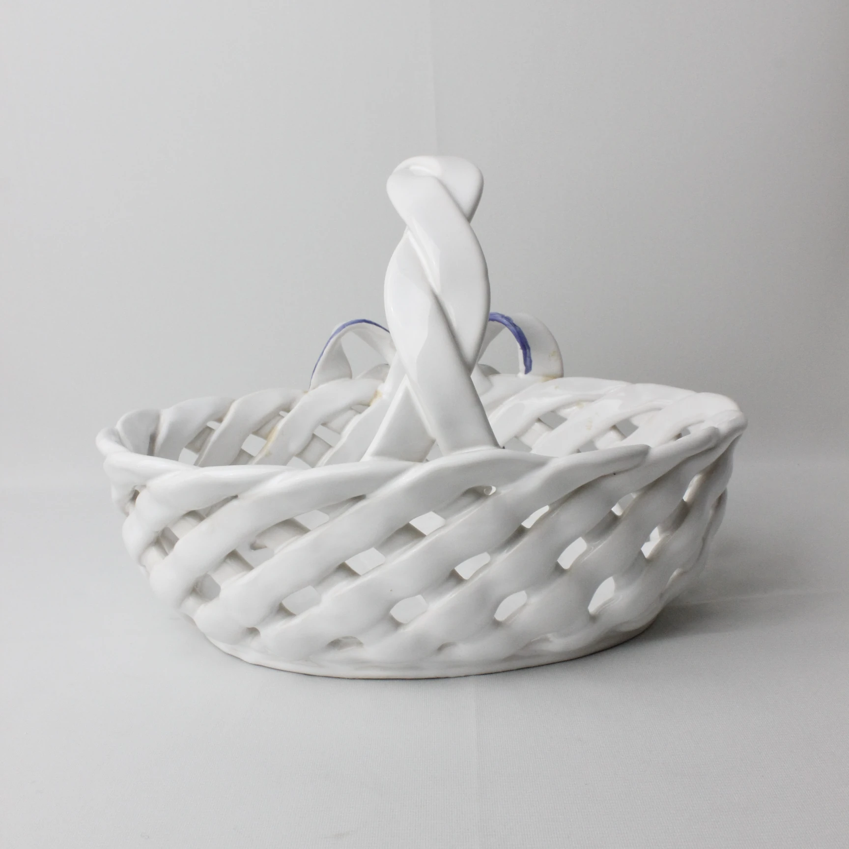 Portugal Damgalı Büyük Boy Fiyonk Detaylı Porselen Sepet