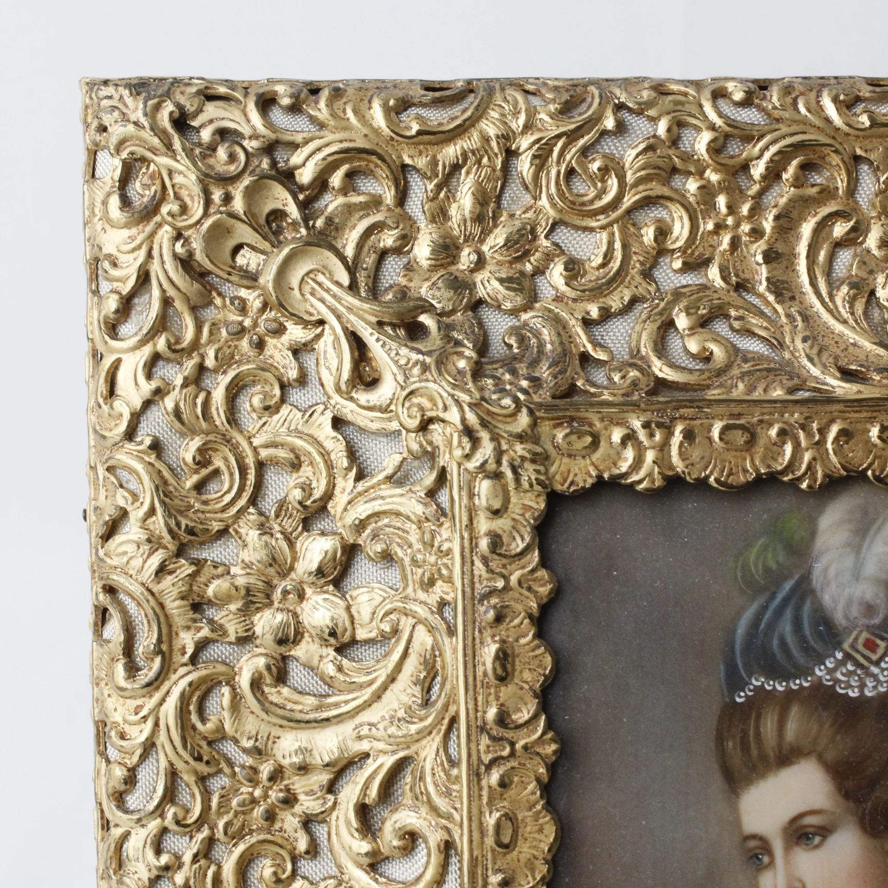 Bronz Çerçevesinde Fil Dişi Üzeri El Boyama Asırlık Sanatçı İmzalı Kadın Portresi 