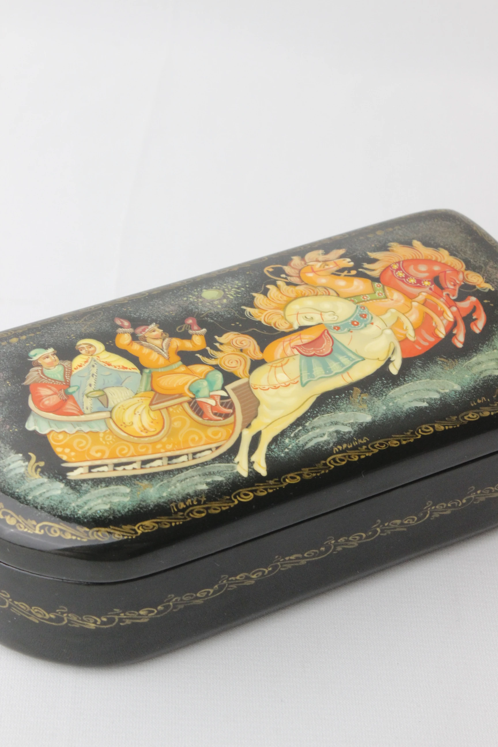 Laternalı El Boyama Ahşap Mücevher Kutusu 