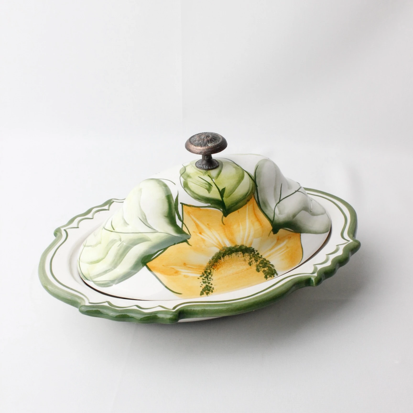 El Boyama Bronz Tutamaçlı Çiçek Motifli Seramik Tereyağlık 