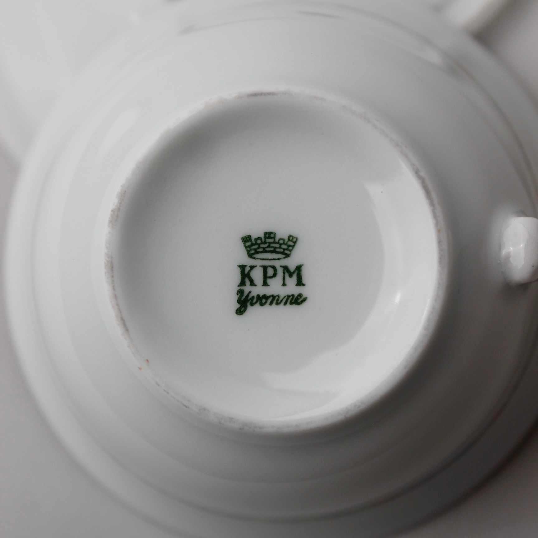 KPM İmalat Damgalı Çiçek Motifli Antika Kahve Fincanı