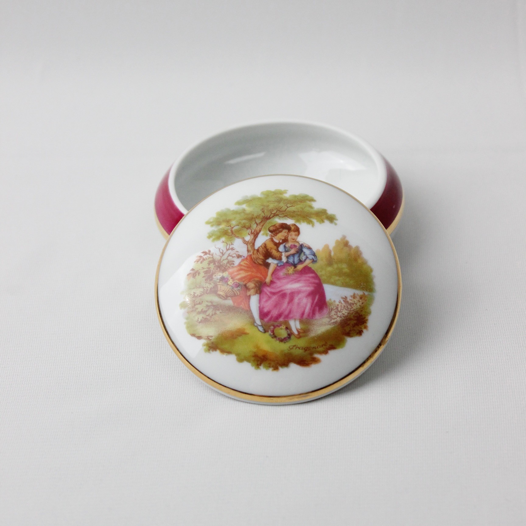 Limoges Marka Fragonard Desenli Gerçek Altın İşlemeli Antika Bonboniyer