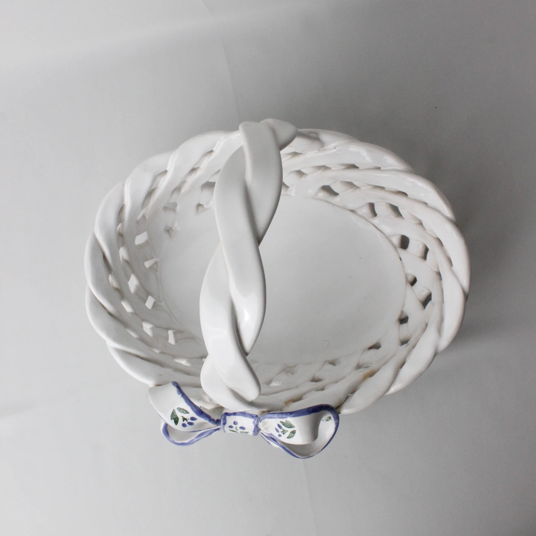 Portugal Damgalı Büyük Boy Fiyonk Detaylı Porselen Sepet