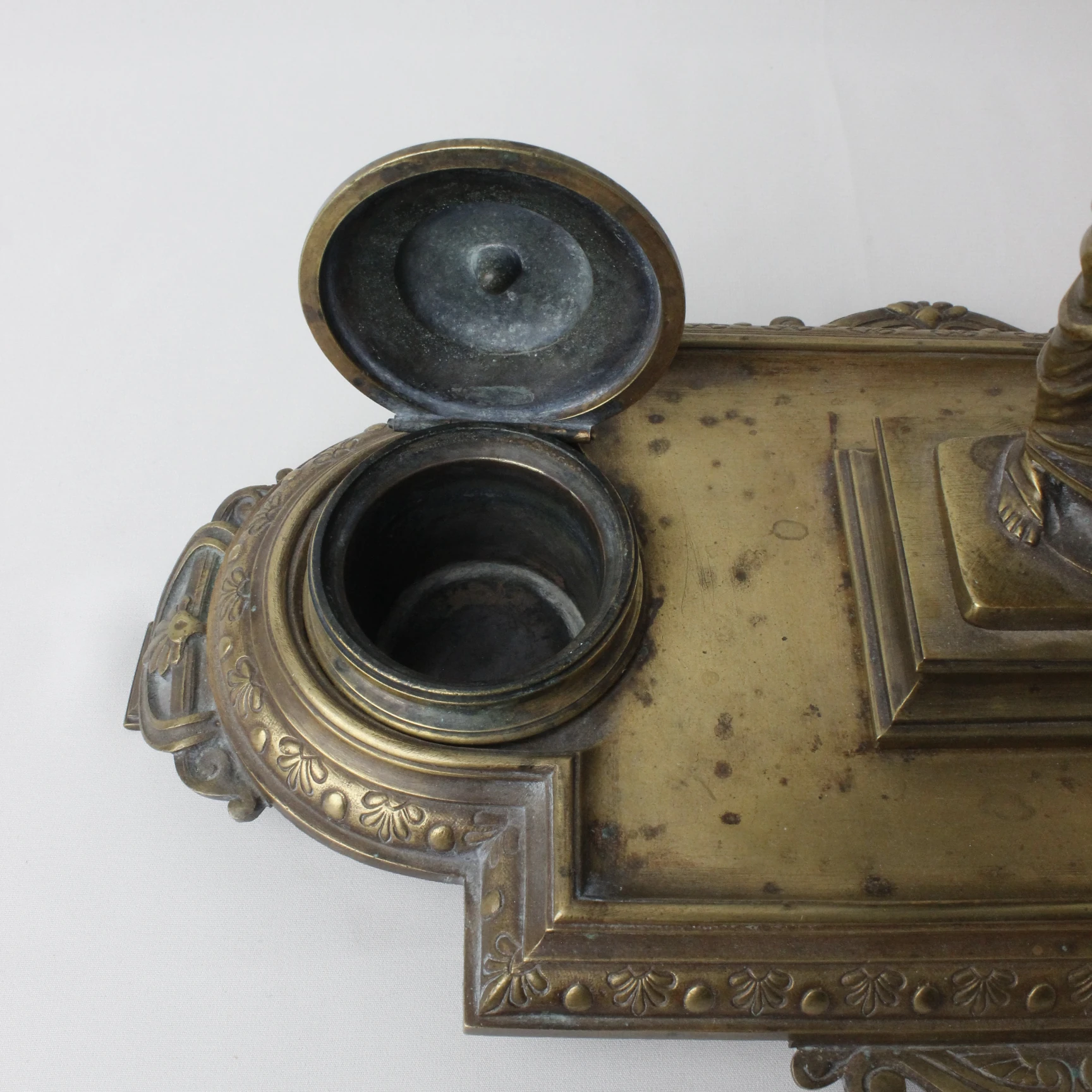 Asırlık Bronz Malzemeden Kadın Heykelli Hokka Takımı 