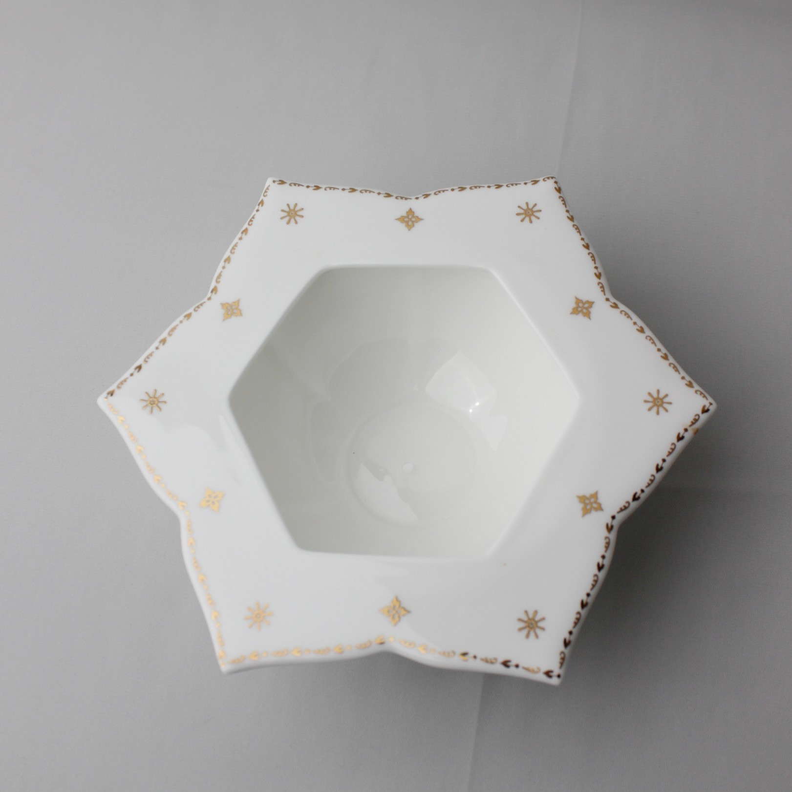 Villeroy&Boch Altın Yaldızlı Yıldız Formunda Kusursuz Şekerlik