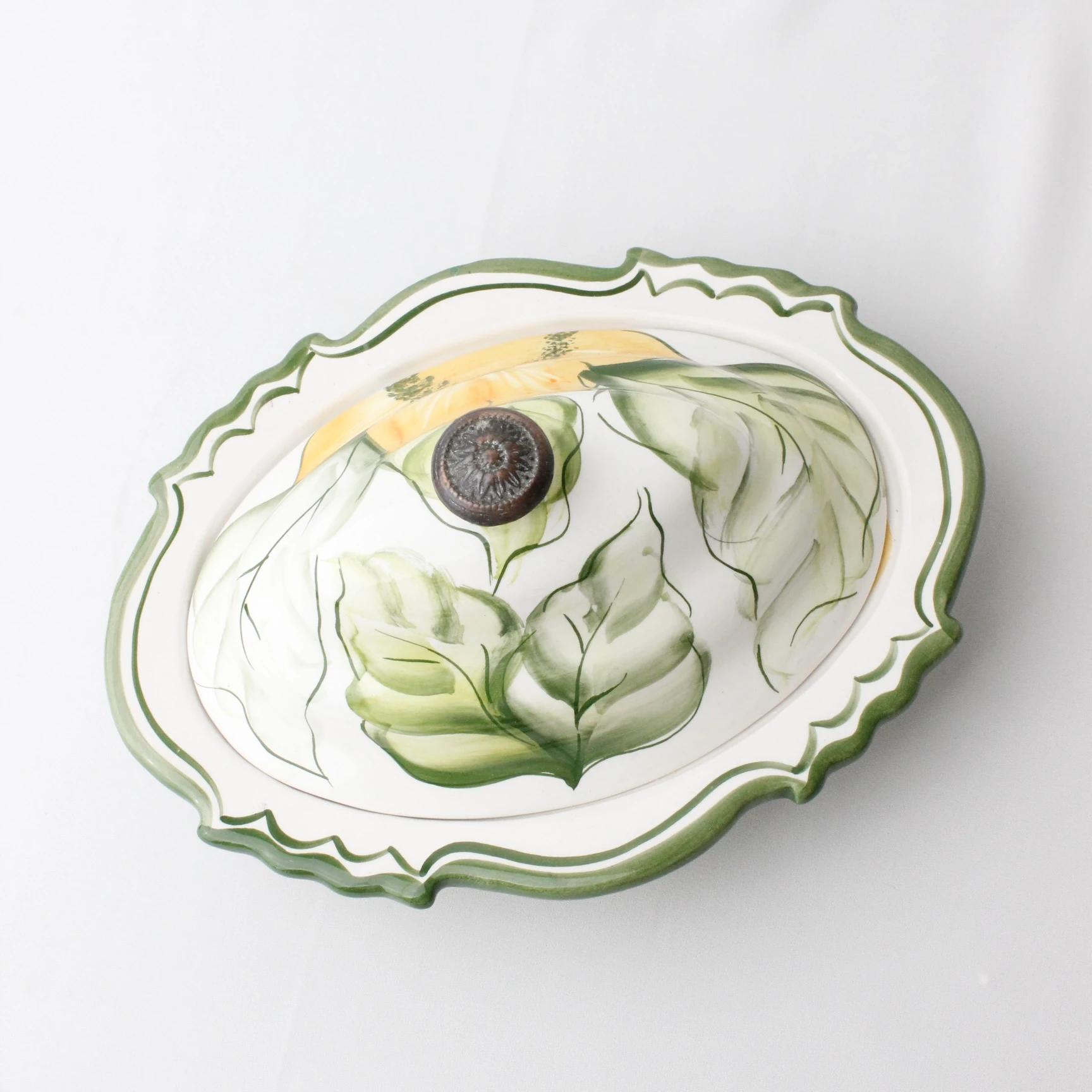 El Boyama Bronz Tutamaçlı Çiçek Motifli Seramik Tereyağlık 