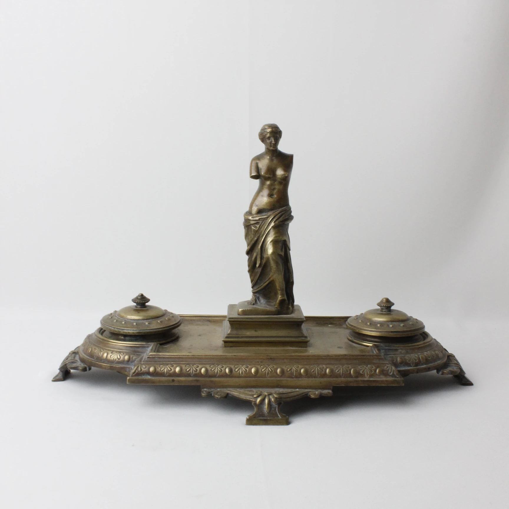 Asırlık Bronz Malzemeden Kadın Heykelli Hokka Takımı 