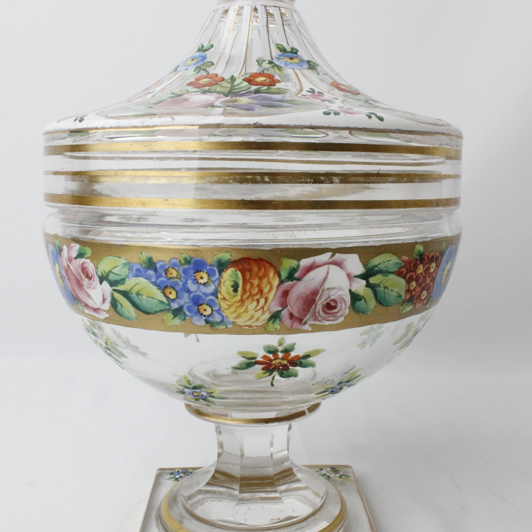 Kusursuz  Pedestal Ayaklı El Boyama Altın Varaklı Çiçek Motifli Cam Şekerlik 
