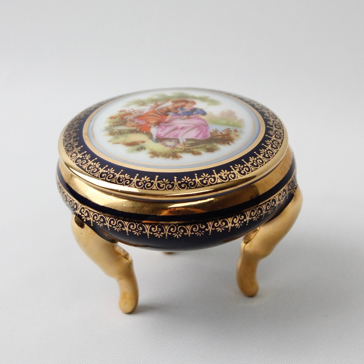 Limoges France Marka Kobalt 3 Ayaklı Fragonard Desenli Antika Bonboniyer 
