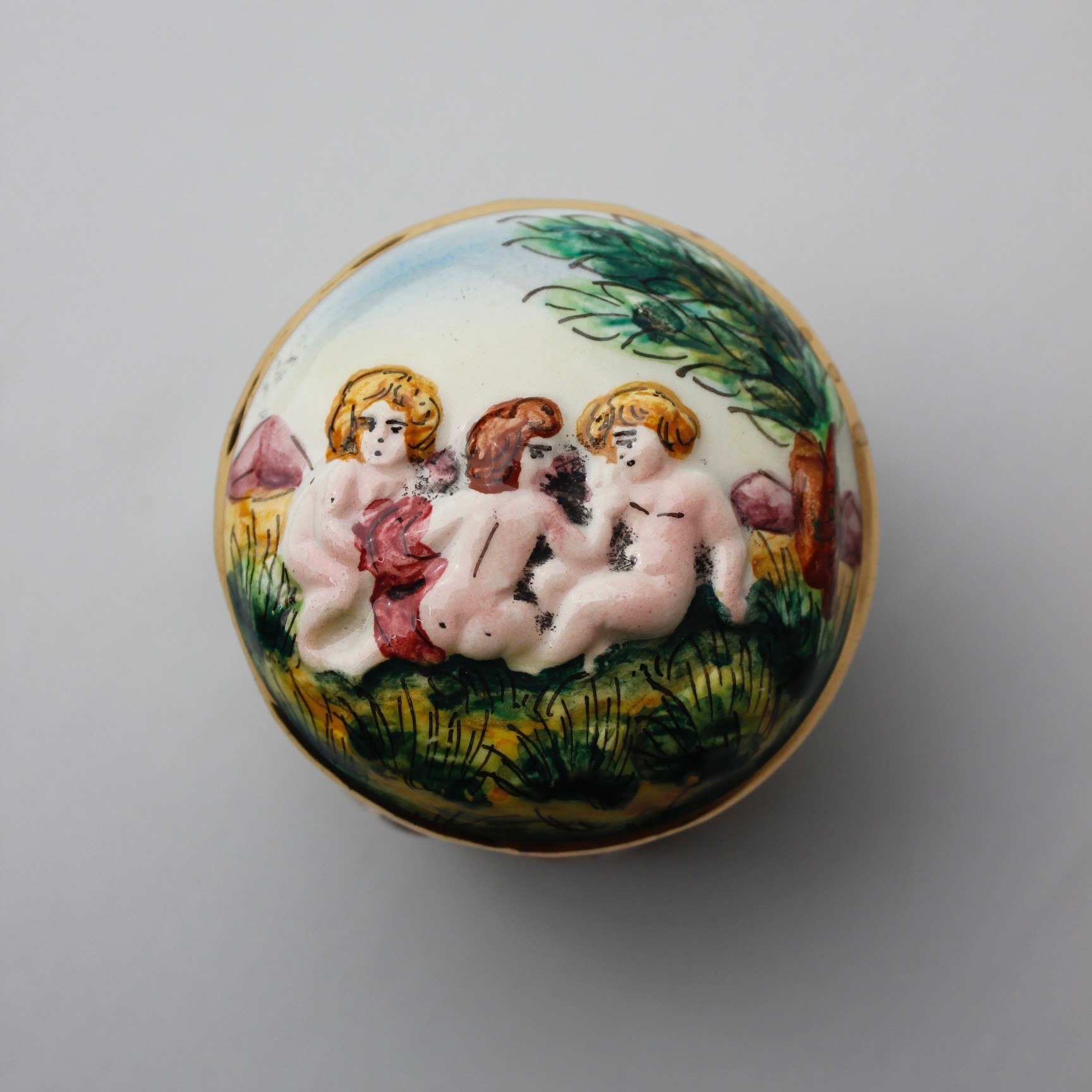 Capodimonte İtalyan 1886 Antika Kabartmalı Porselen Kutu