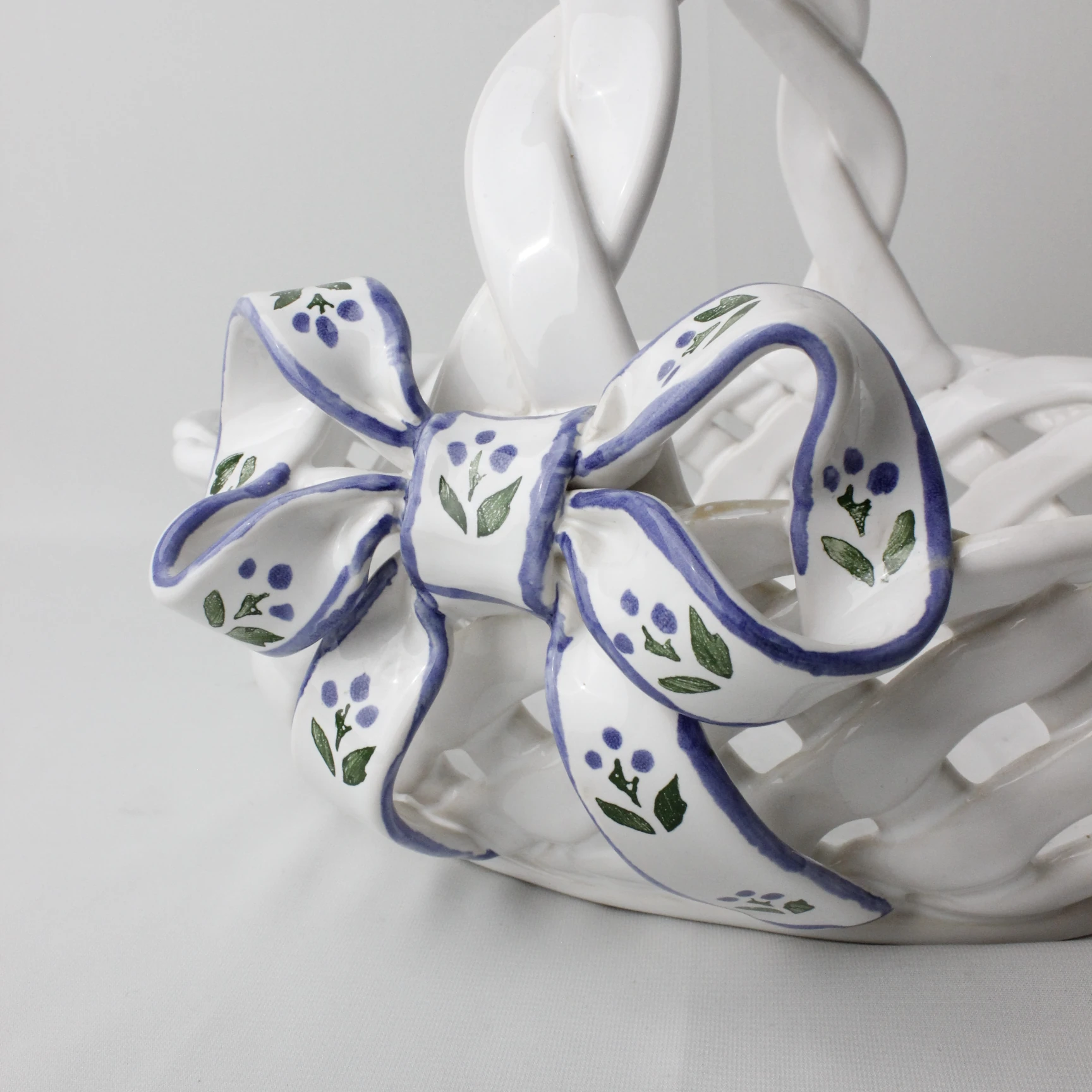 Portugal Damgalı Büyük Boy Fiyonk Detaylı Porselen Sepet