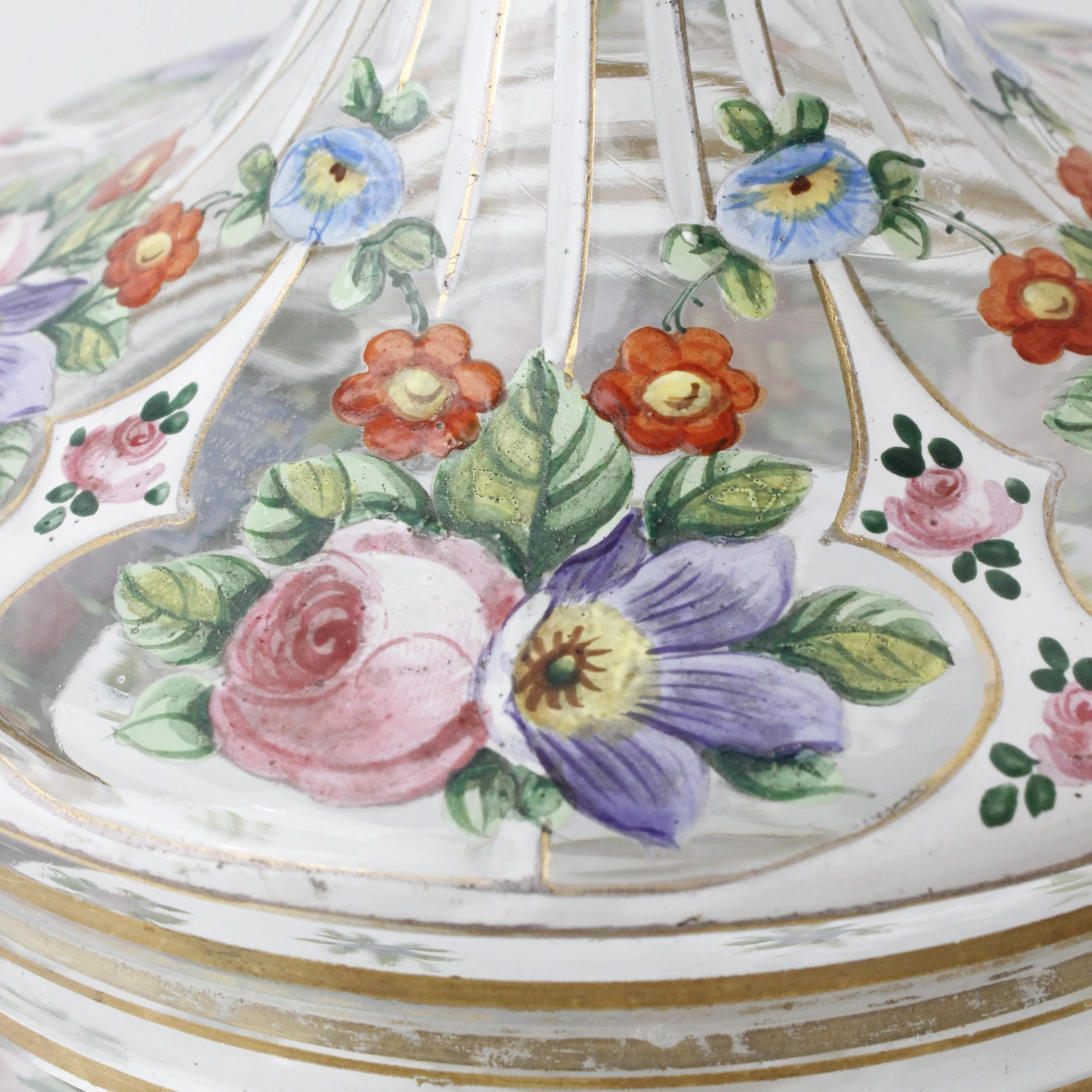 Kusursuz  Pedestal Ayaklı El Boyama Altın Varaklı Çiçek Motifli Cam Şekerlik 