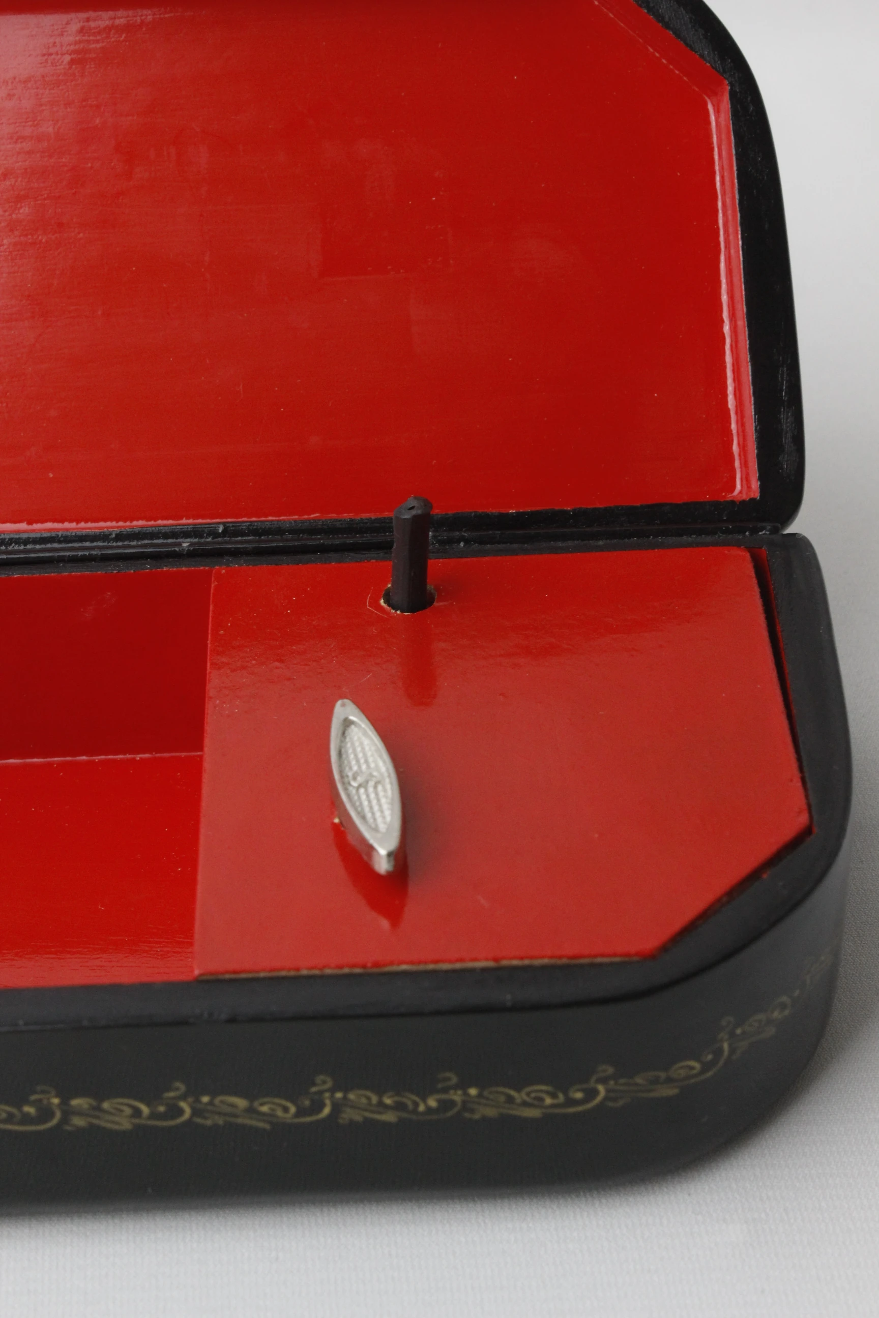 Laternalı El Boyama Ahşap Mücevher Kutusu 