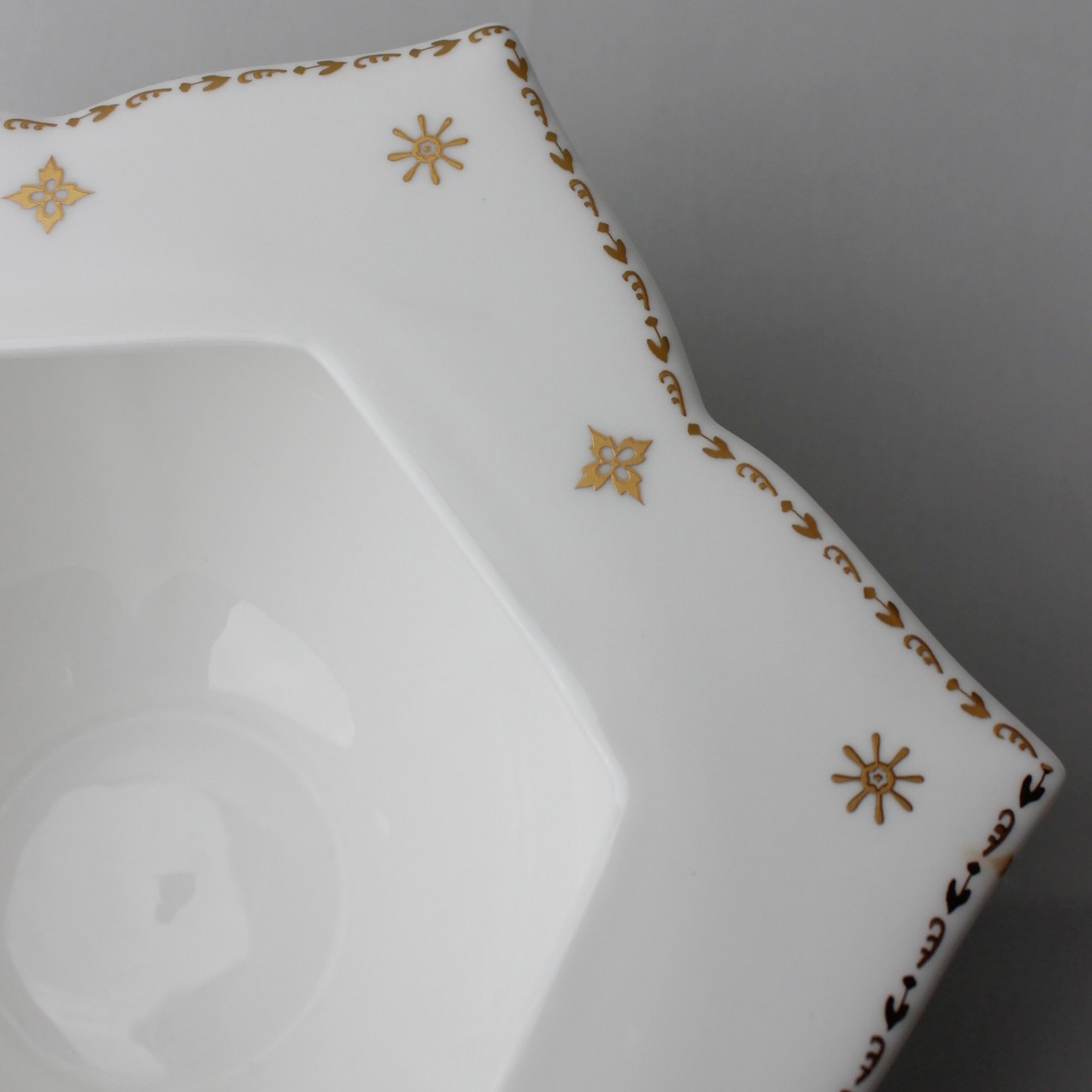 Villeroy&Boch Altın Yaldızlı Yıldız Formunda Kusursuz Şekerlik