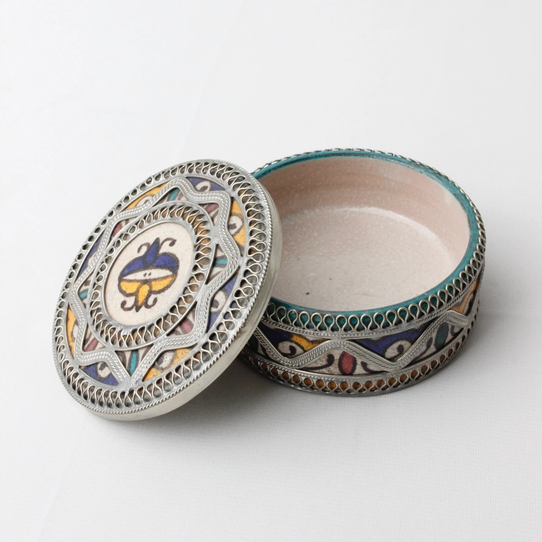 Sanatçı İmzalı El Boyama Metal Kafesli Seramik Fas Mücevher Kutusu