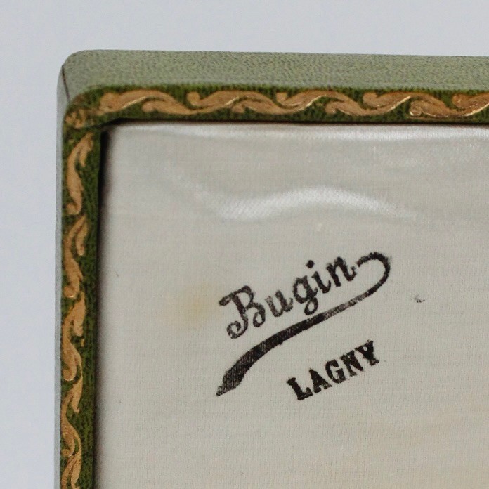 Bugin LAGNY Marka Dönem Kutusunda Antika Makas