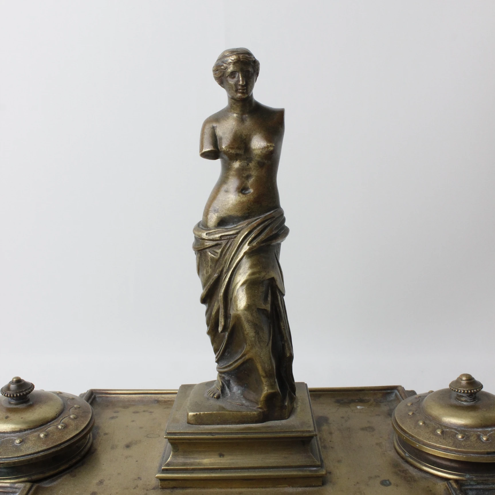 Asırlık Bronz Malzemeden Kadın Heykelli Hokka Takımı 