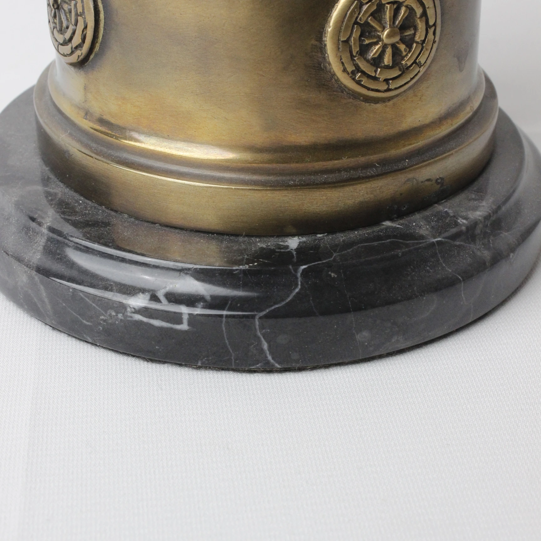 Bronz Malzemeden Mermer Kaideli Üç Kollu Kusursuz Şamdan 