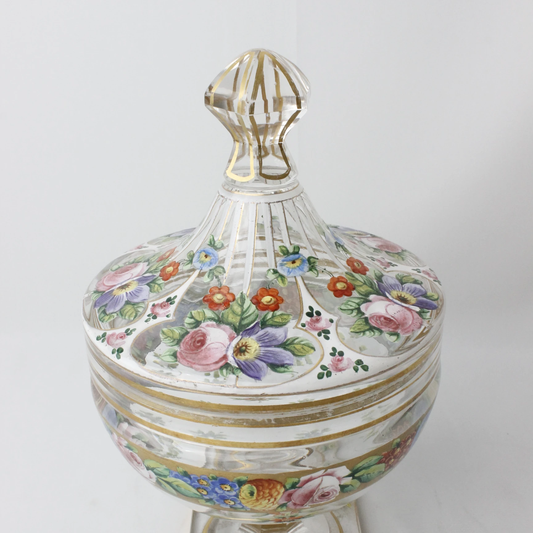 Kusursuz  Pedestal Ayaklı El Boyama Altın Varaklı Çiçek Motifli Cam Şekerlik 