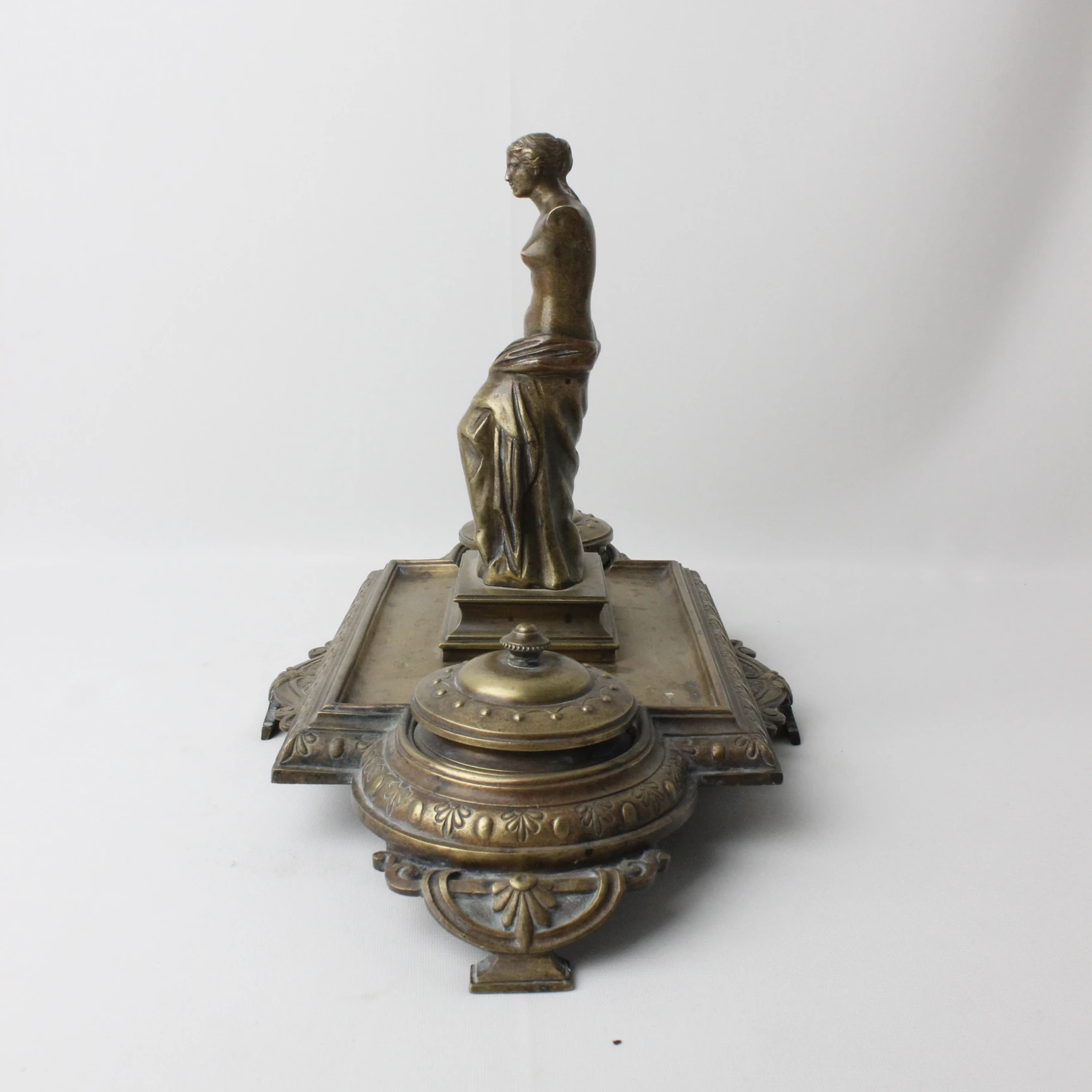 Asırlık Bronz Malzemeden Kadın Heykelli Hokka Takımı 