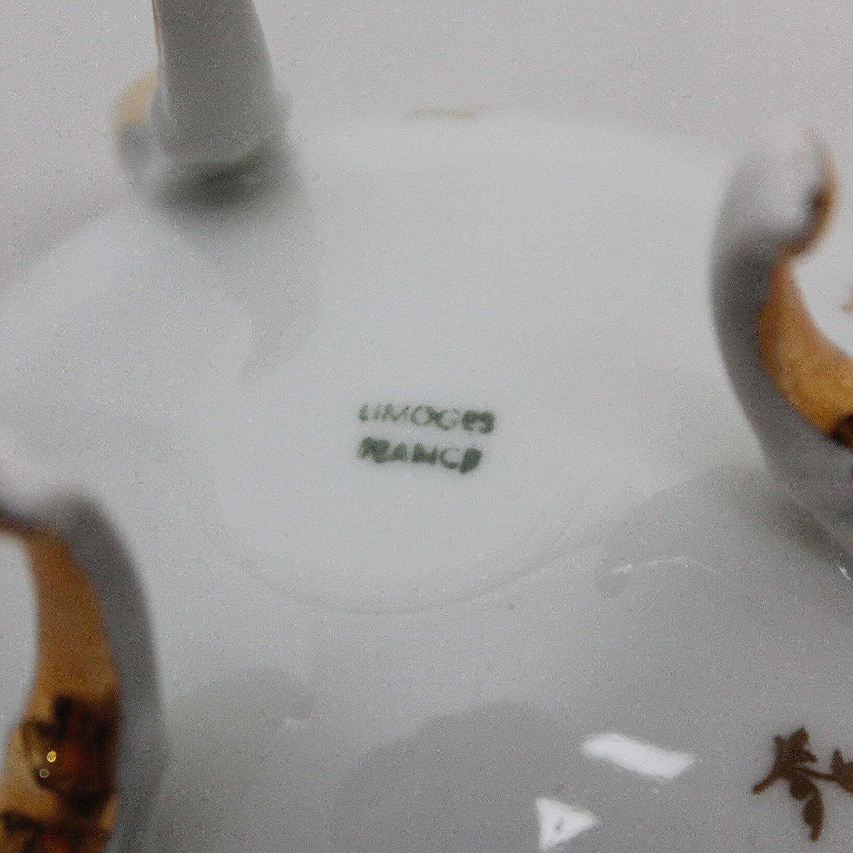 Limoges France Marka Fragonard Desenli Üç Ayaklı Antika Bonboniyer 
