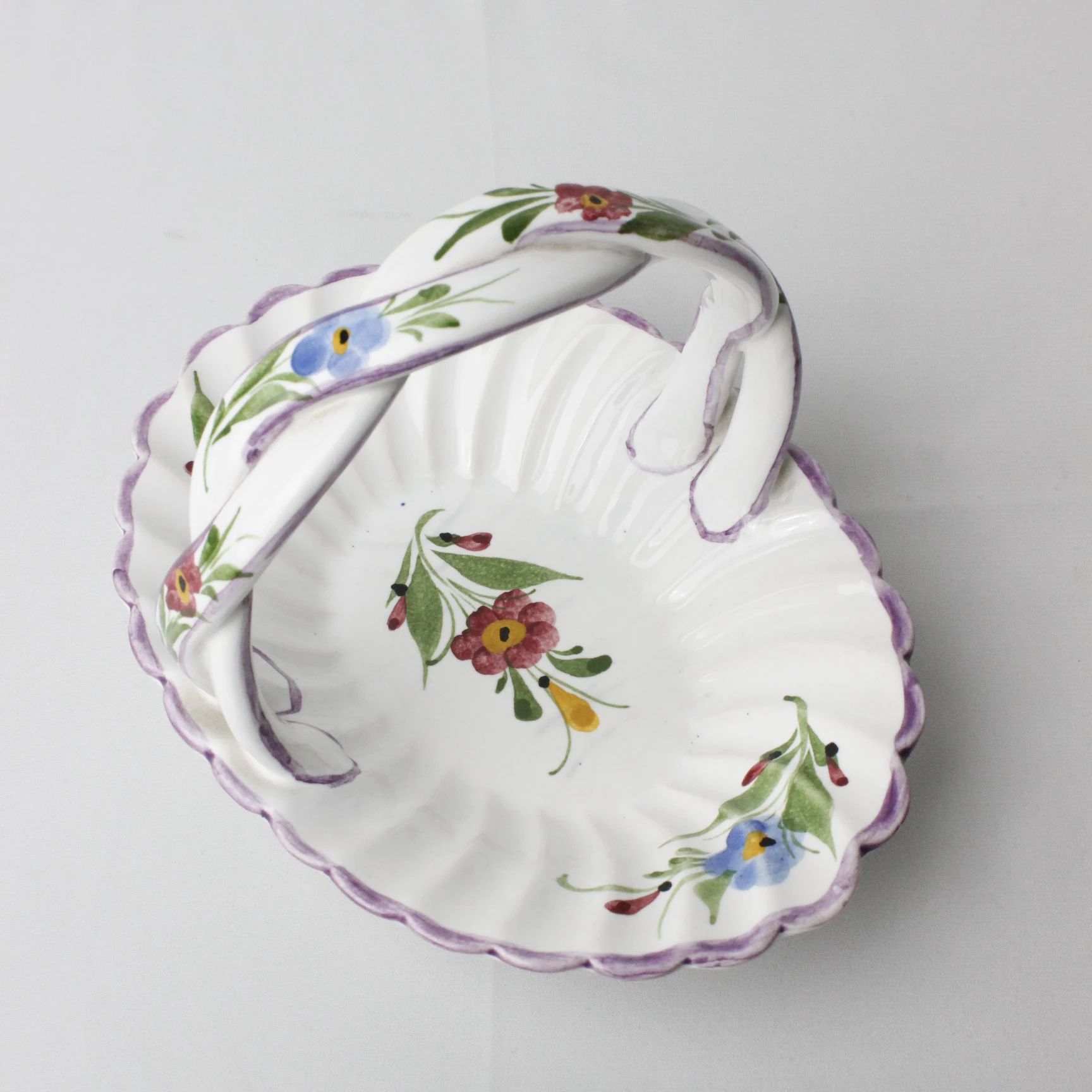 Portugal Damgalı El Boyama Çiçek Motifli Seramik Sepet 