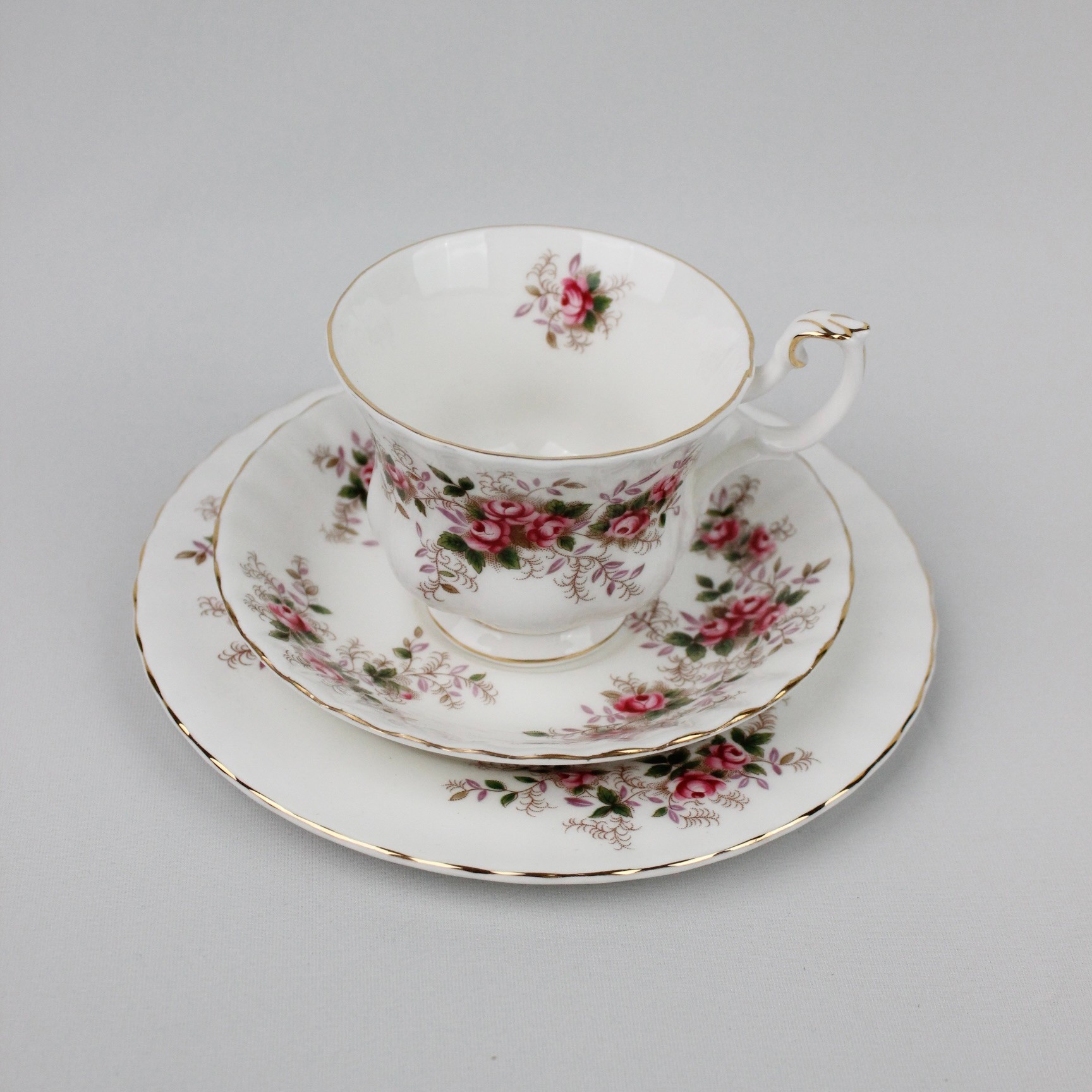 Royal Albert Marka Lavander Love Serisi Trio Fincan 