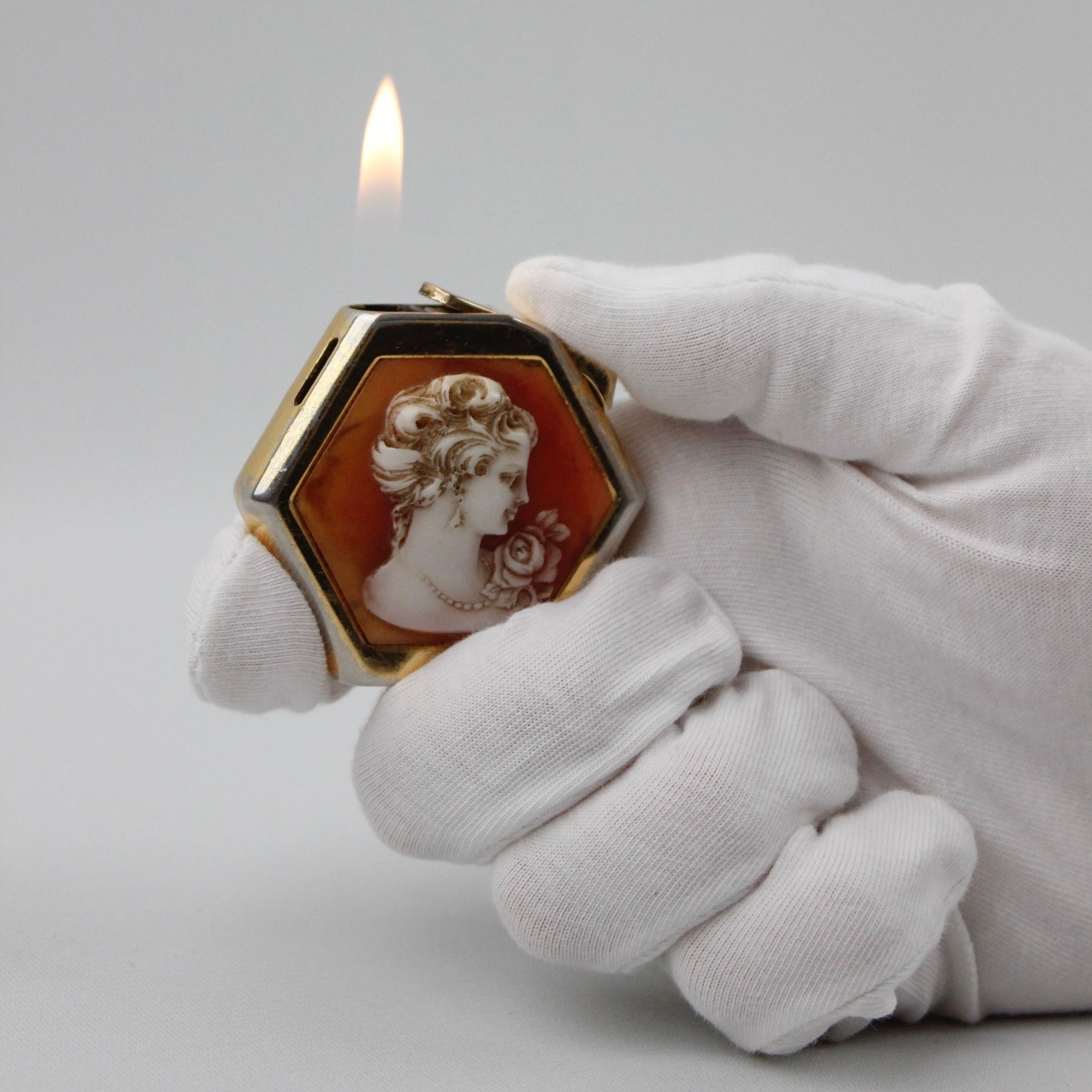 Cameo'lu Royal Elsa Marka Gazlı ve Manyetolu Çakmak 